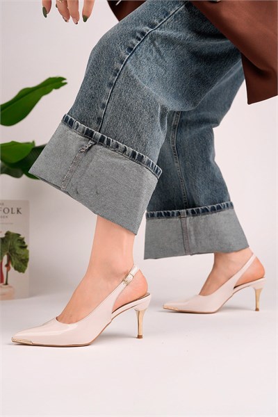 Kadın Sivri Burun Metal Detaylı İnce Topuklu Slingback Ayakkabı - Kahverengi