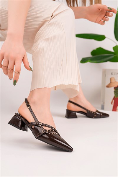 Kadın Taş Detaylı Sivri Burun Şık Slingback Kısa Topuklu Ayakkabı - Kahverengi