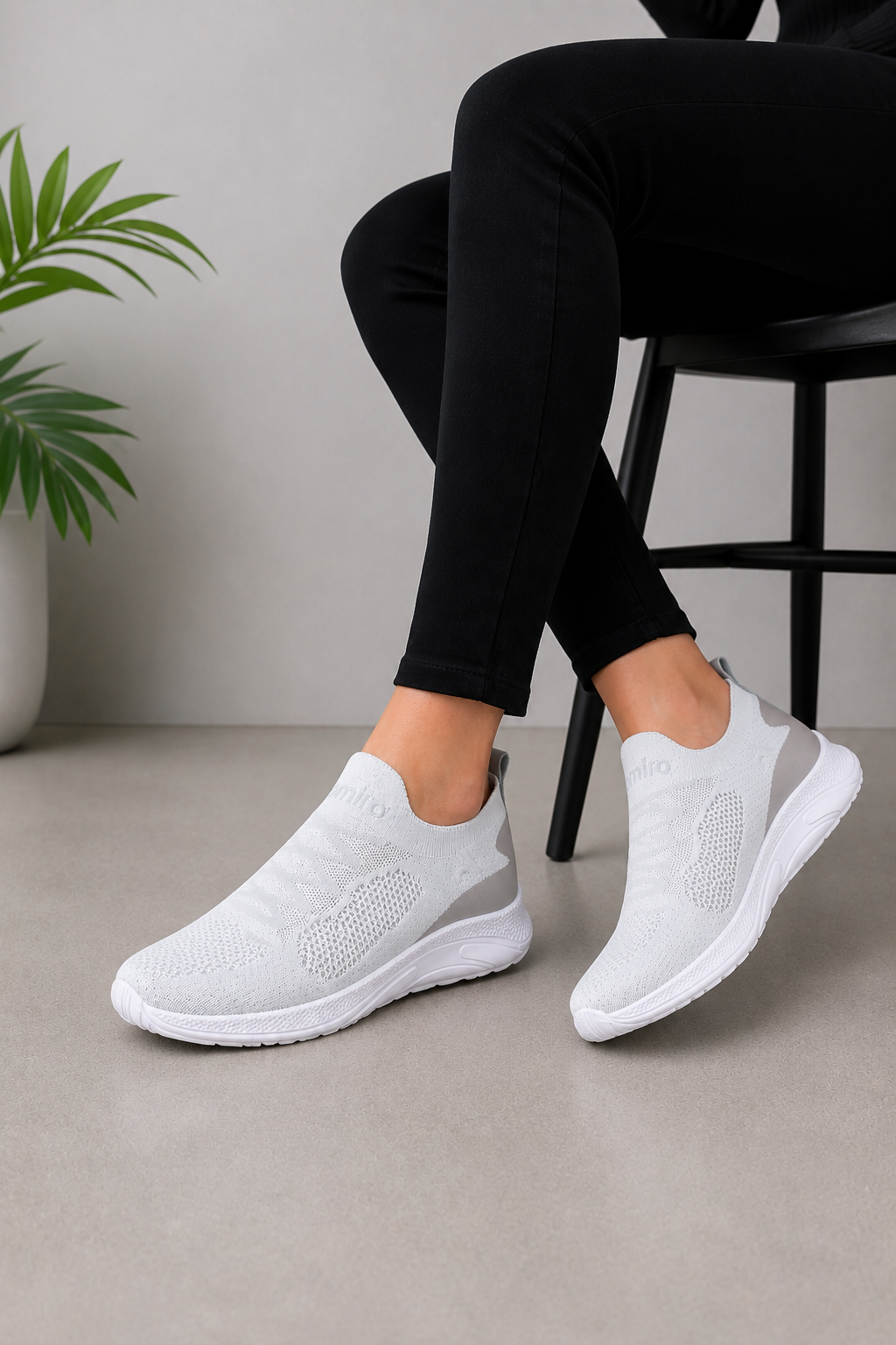 homiro.com.tr'de Bağcıksız Triko Spor Ayakkabı-Buz için geniş renk seçenekleri ve konforlu tasarımlar seni bekliyor. Hemen şimdi en şık ve rahat spor ayakkabıları keşfet!