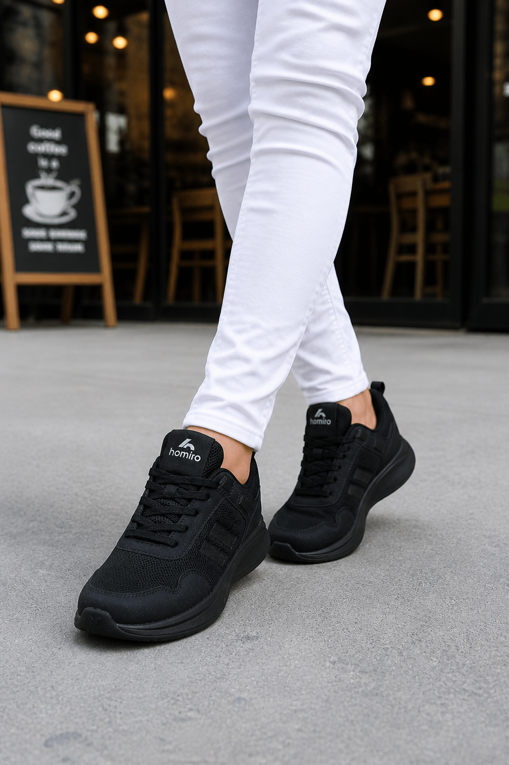 homiro.com.tr'de Unisex Siyah Poli Taban Spor Sneaker Ayakkabıları bulabilirsin. Tarzını yansıtacak rahat ve şık ayakkabılar için hemen ziyaret et!