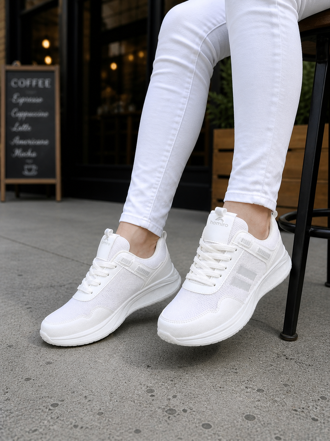 Homiro.com.tr'de beyaz renk unisex poli taban spor sneaker ayakkabıları bulabilirsin. Stilinizi tamamlayacak geniş ürün yelpazemizle hemen tanışın!