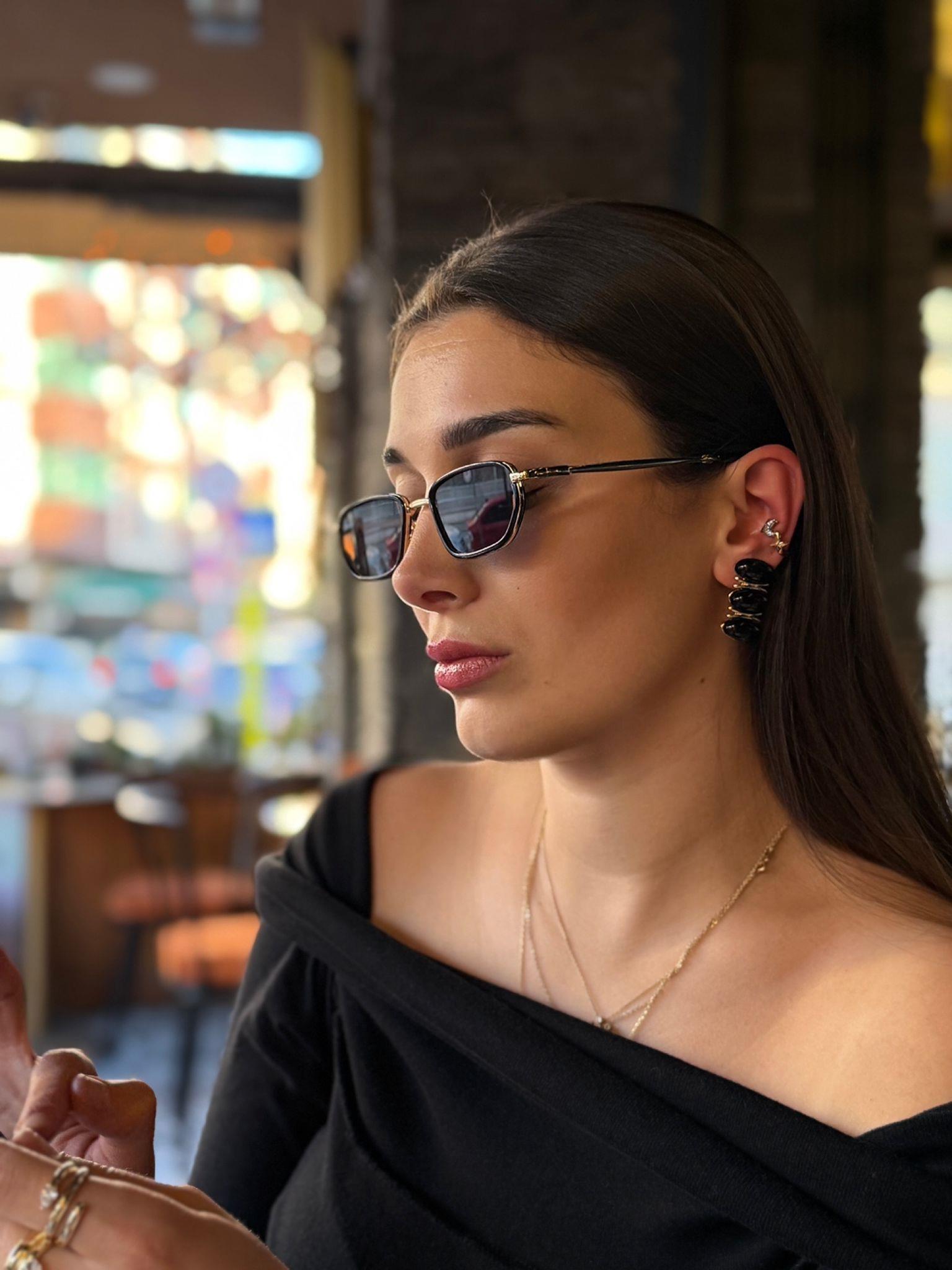 3 Sıra Siyah Gold Çelik Küpe