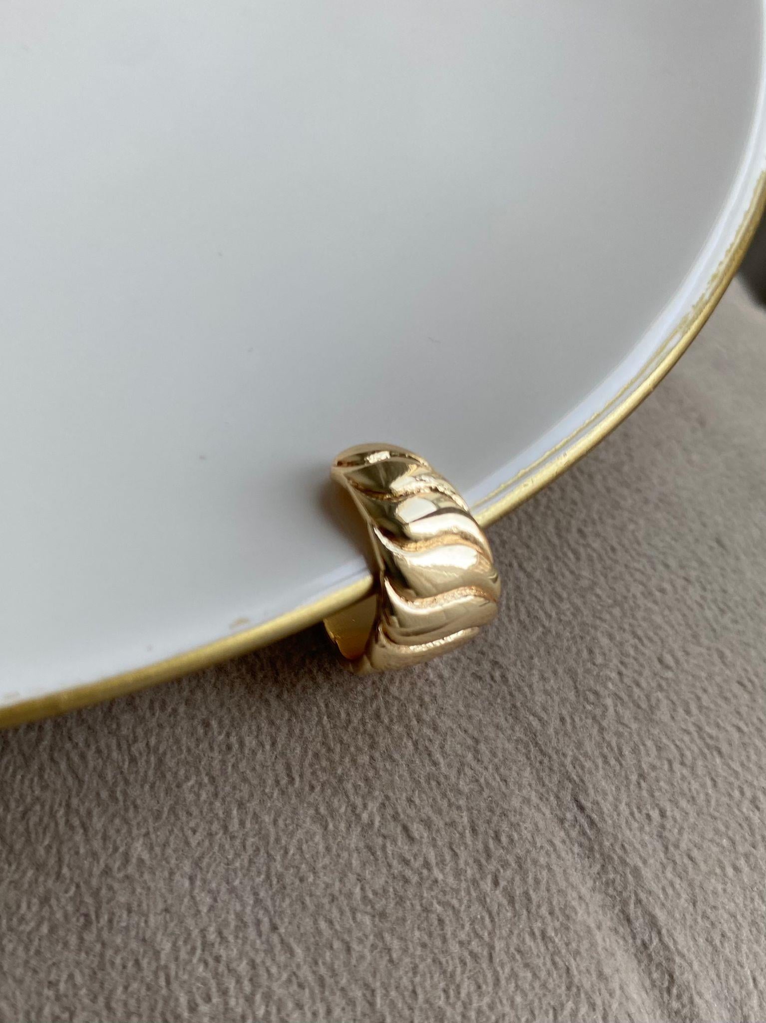 Çizgili Gold Vintage Kıkırdak Küpe