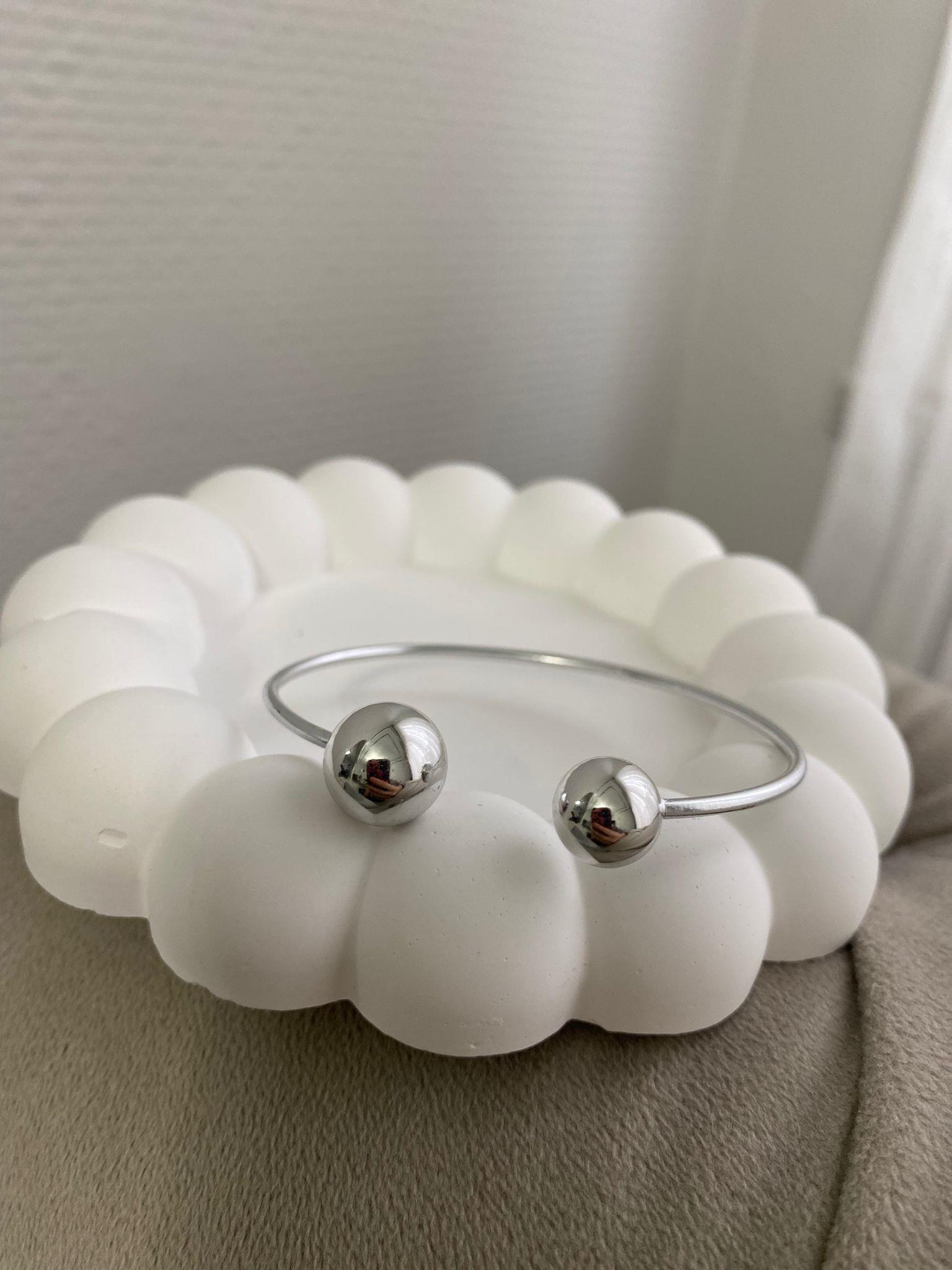 Gümüş Top Detay Kelepçe