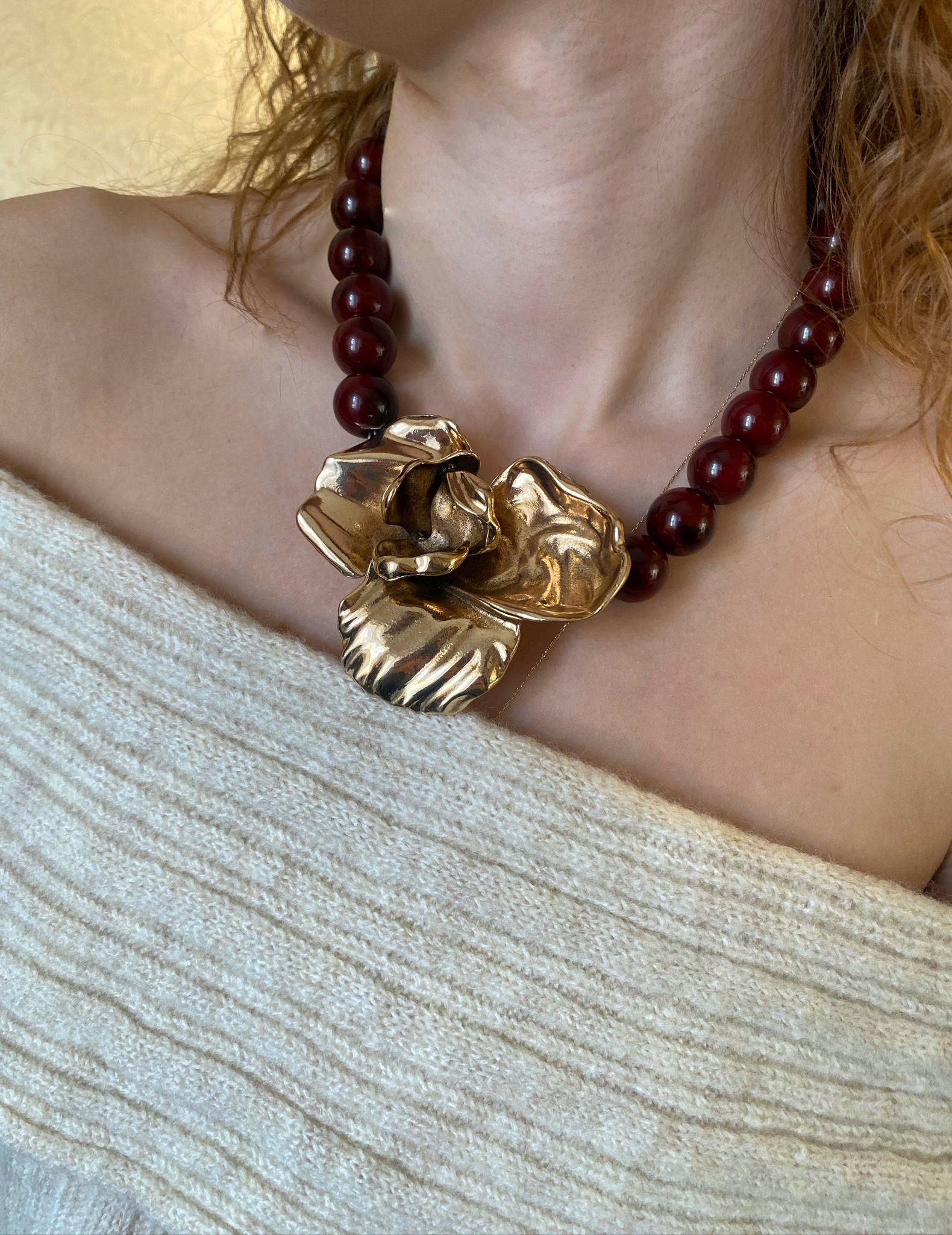 Marka Model Tasarım Bordo Gold Çiçek Kolye