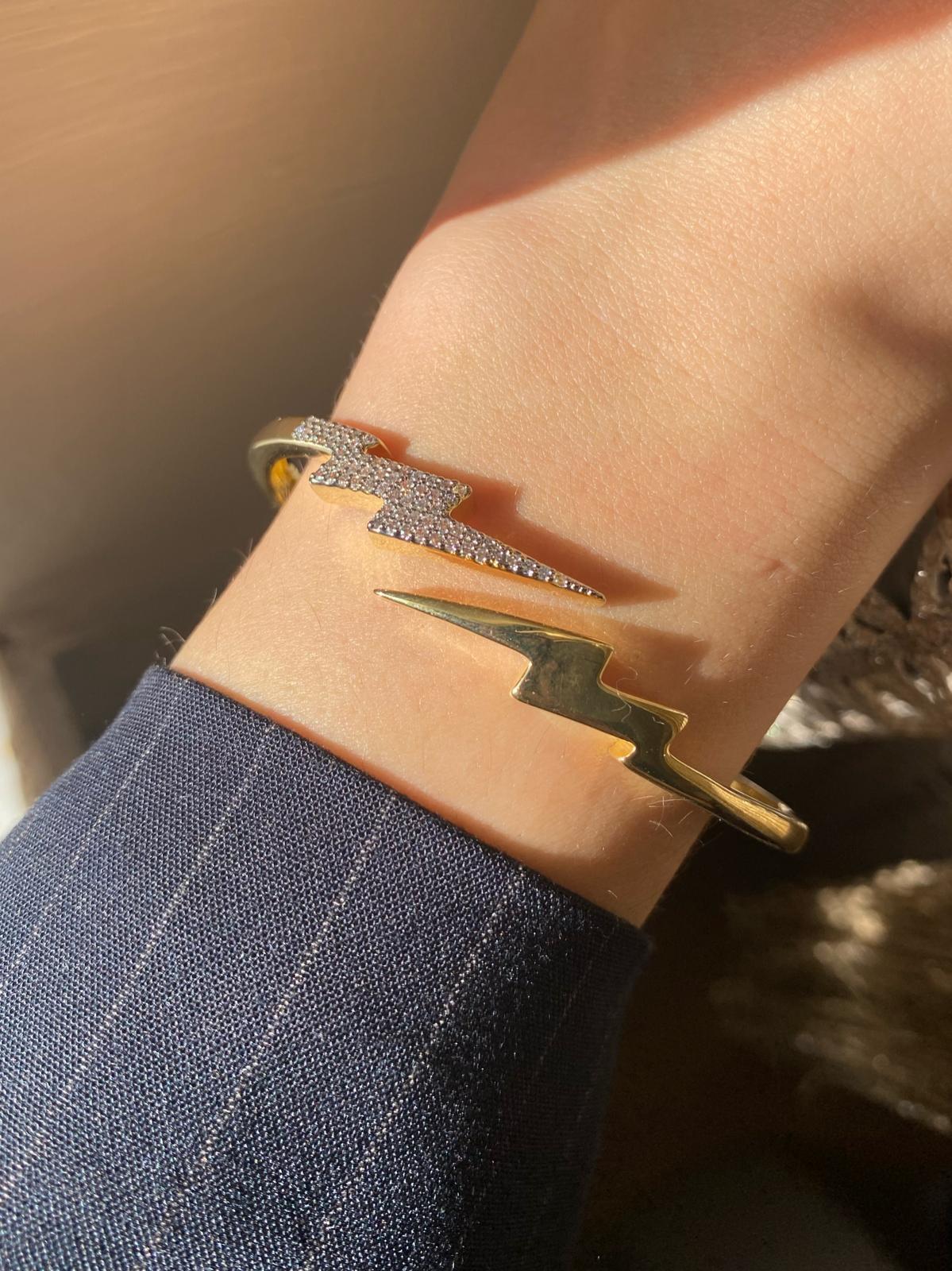 Tasarım Taşlı Şimşek Model Gold Kelepçe