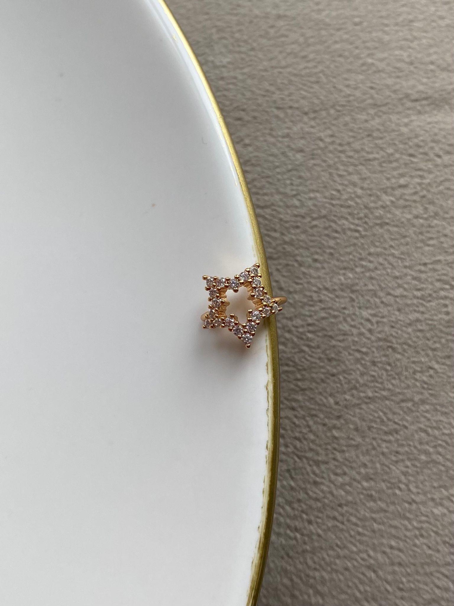 Taşlı Gold Yıldız Kıkırdak Küpe