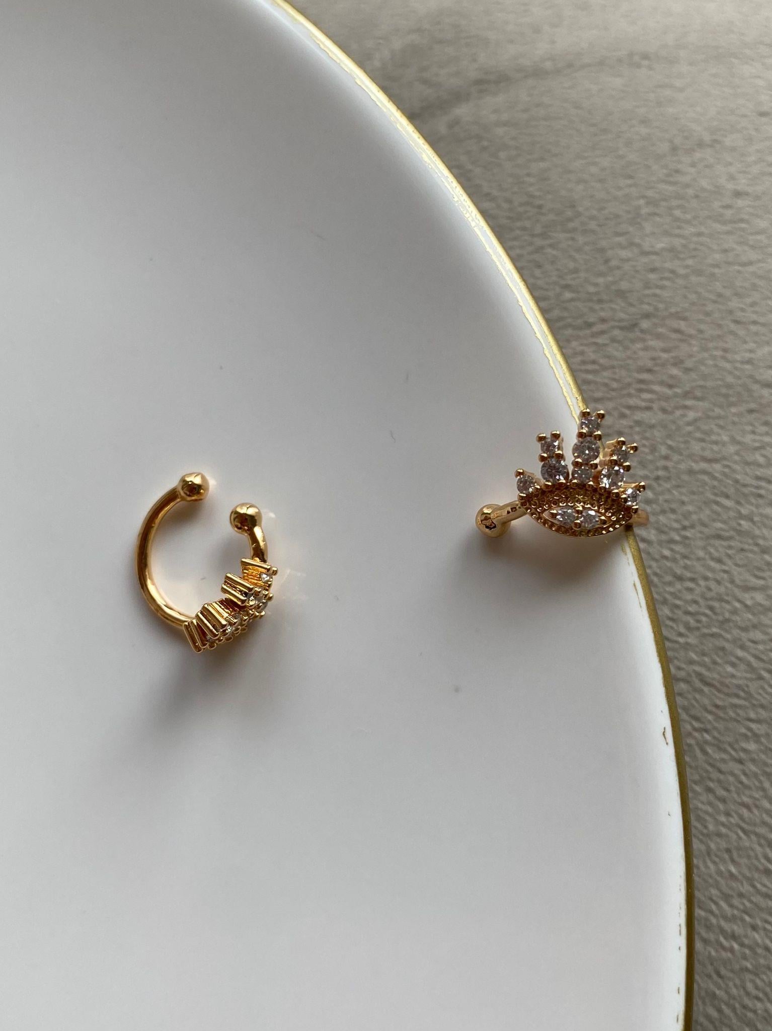Taşlı Göz Detay Gold Kıkırdak Küpe