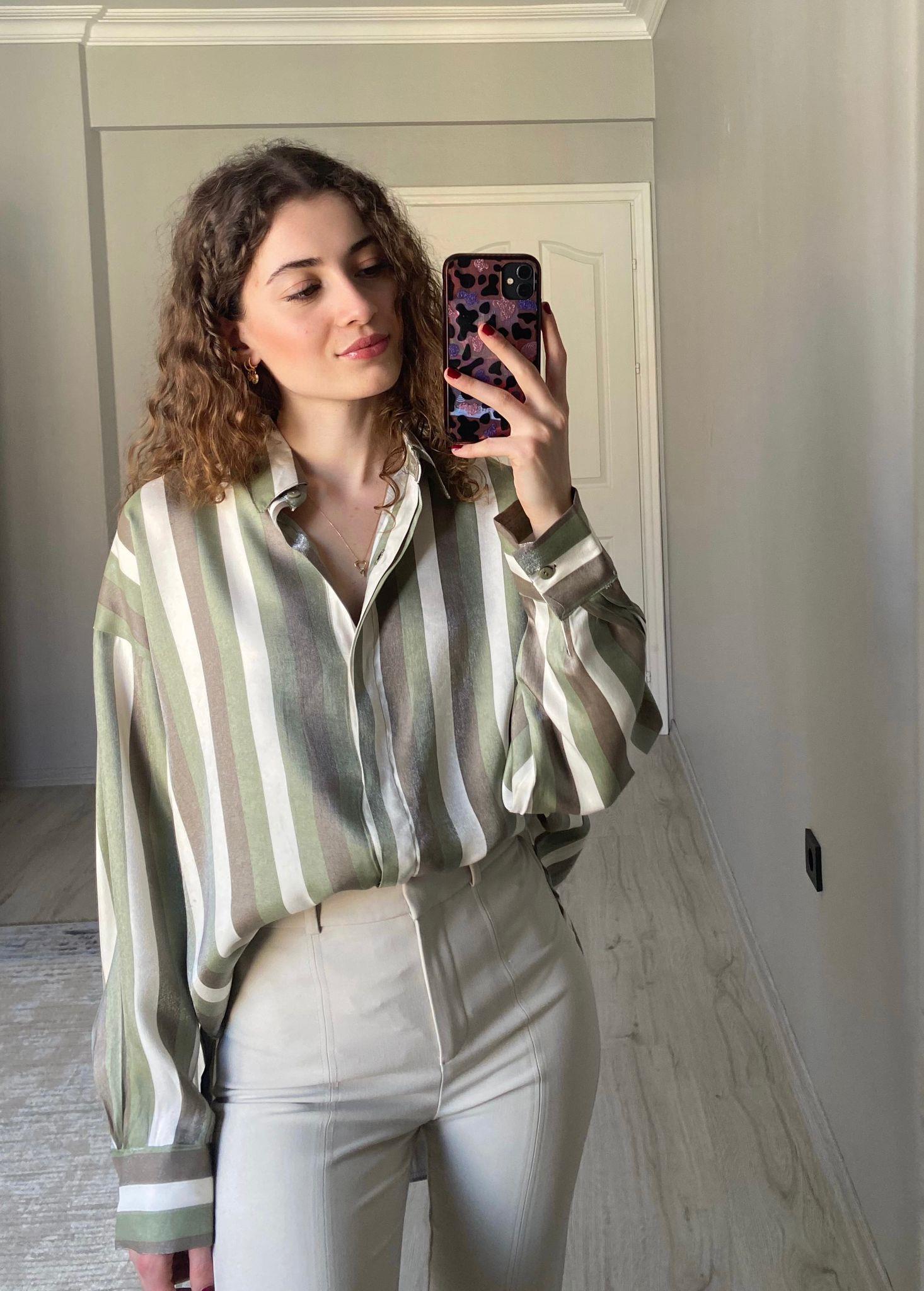 Yeşil Çizgili Oversize Parlak Dokulu Gömlek