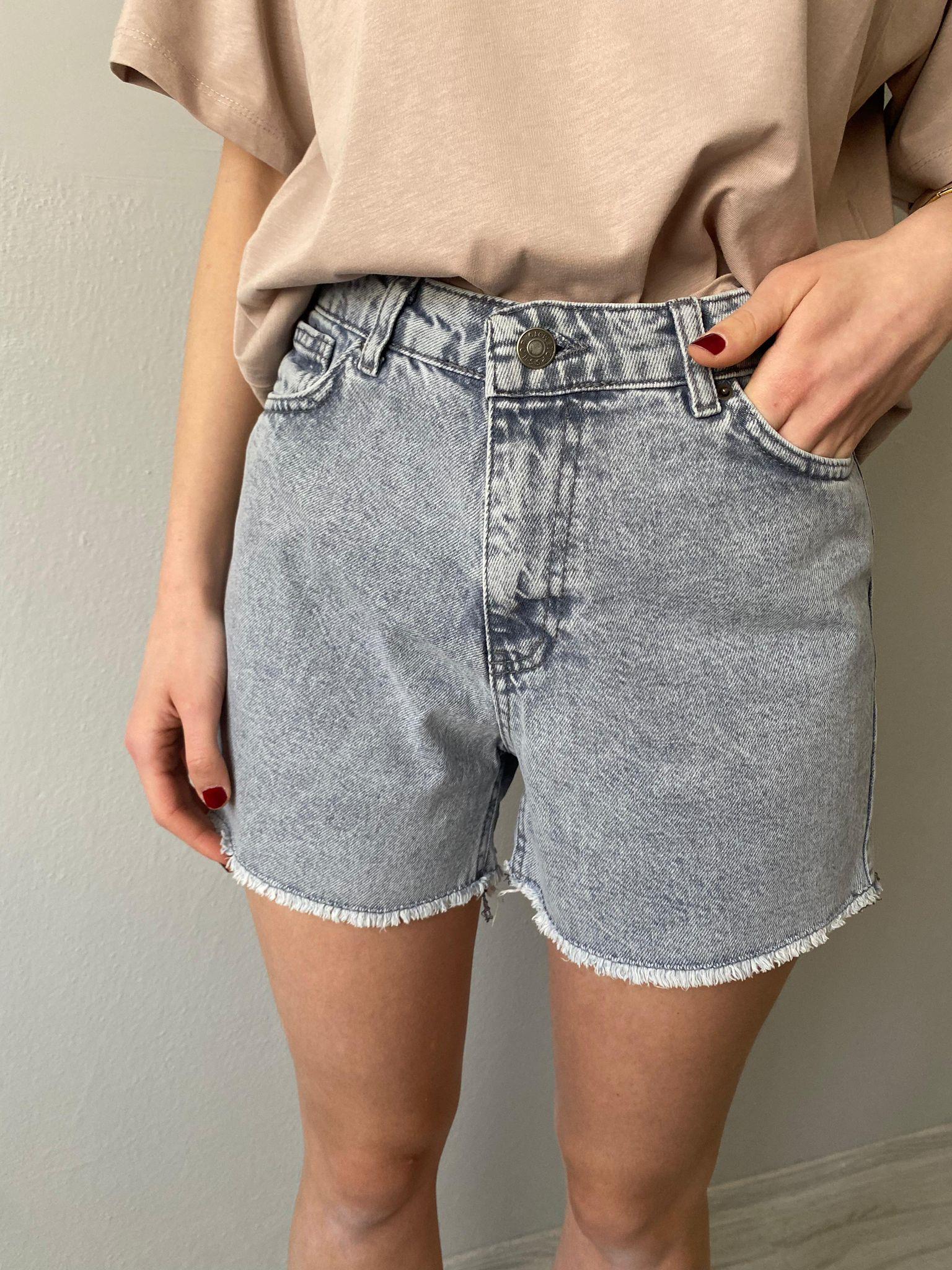 Yüksek Bel  Kısa Denim Şort 