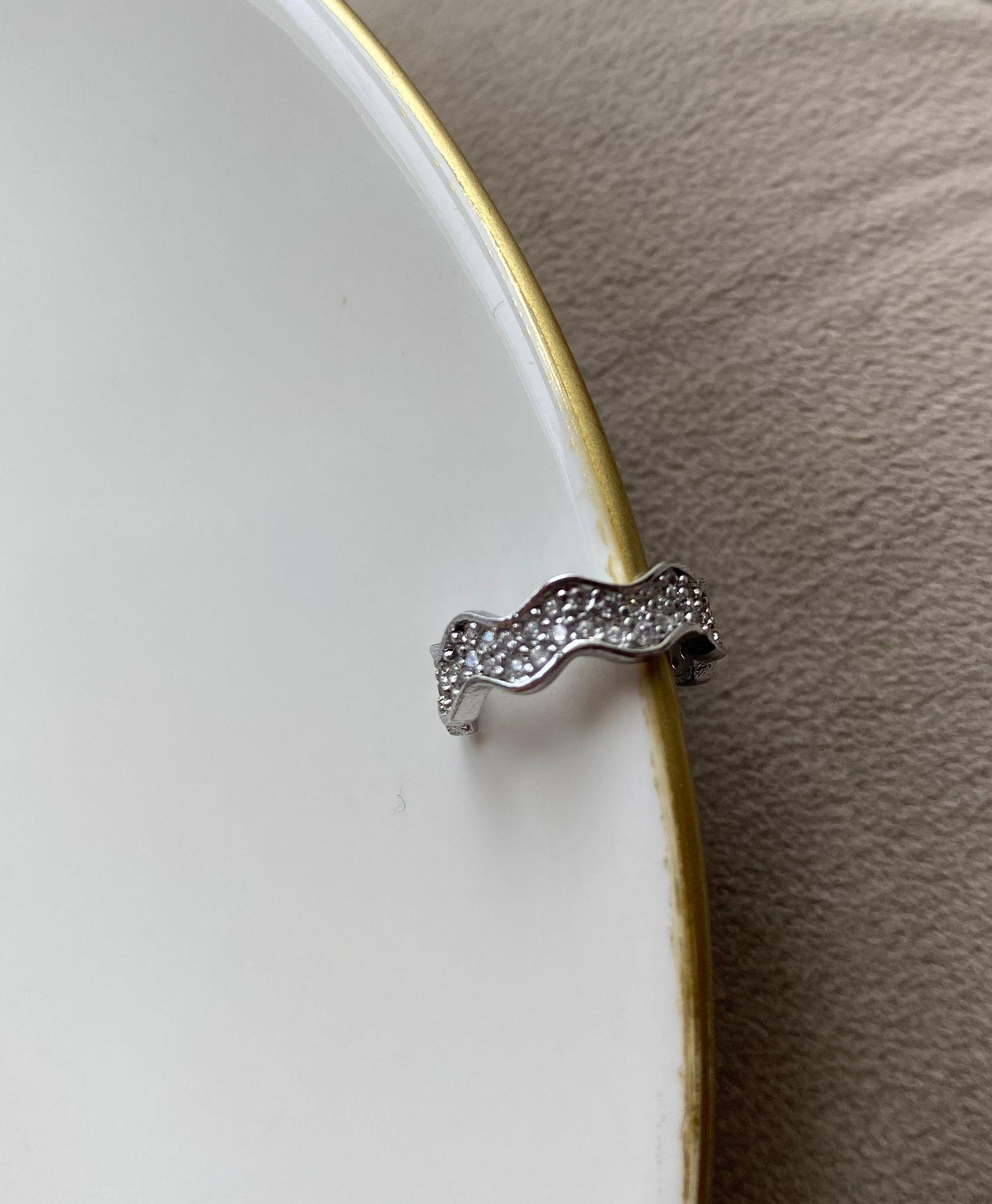 Zirkon Taşlı Dalga Model Silver Kıkırdak Küpe