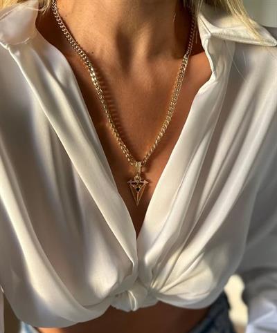 Tasarım Yeşil Taş Detaylı Ok Kolye