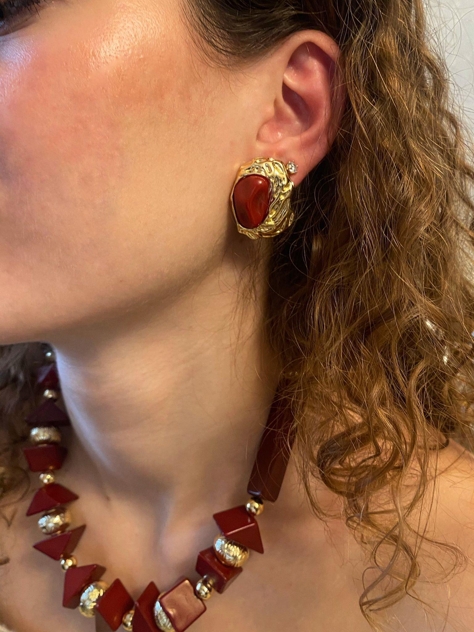 Gold Bordo Detay Dokulu Vintage Küpe