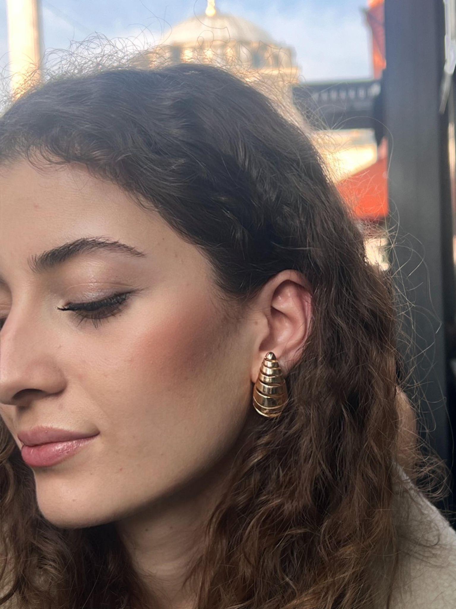 Gold Çelik Drop Spiral Kesik Damla Küpe