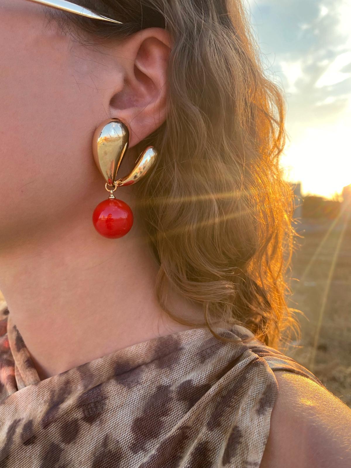 Kırmızı Top Detay Marka Model Gold Küpe