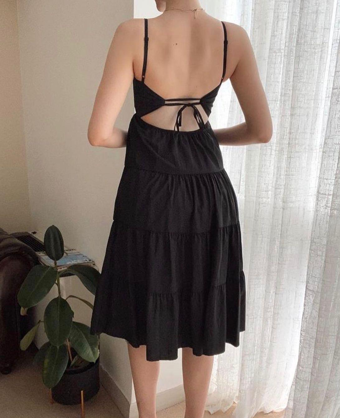 Sırt Detaylı Midi Boy Siyah Elbise