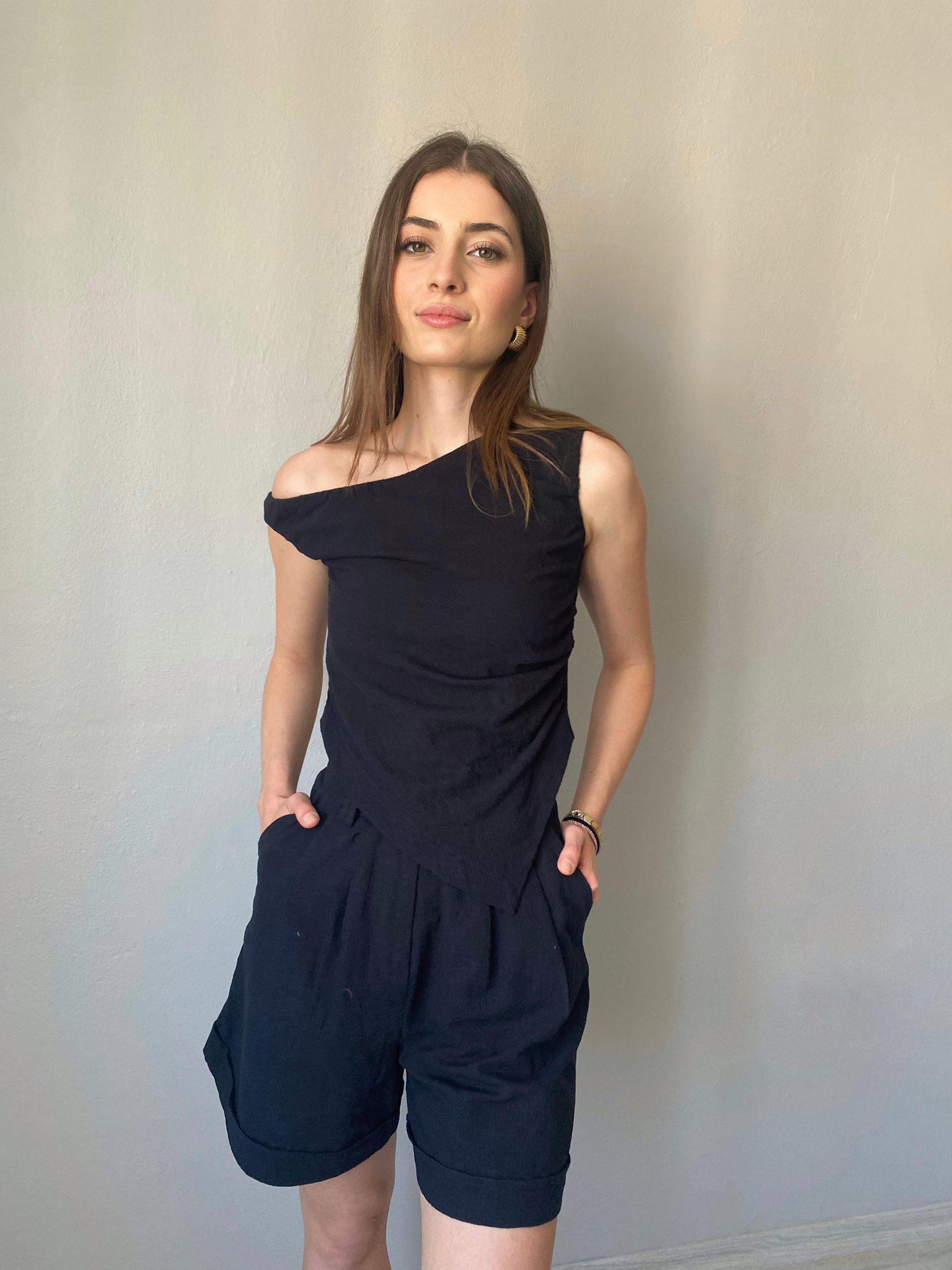 Siyah Asitmetrik Bluz Şort Keten Takım