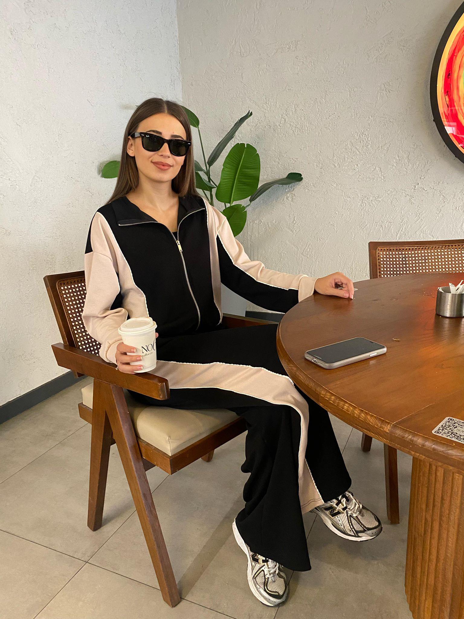 Siyah Yanları Bej Şeritli Önü Fermuarlı Eşofman Takımı