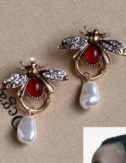 Tasarım Gold İnci Detay Arı Küpe