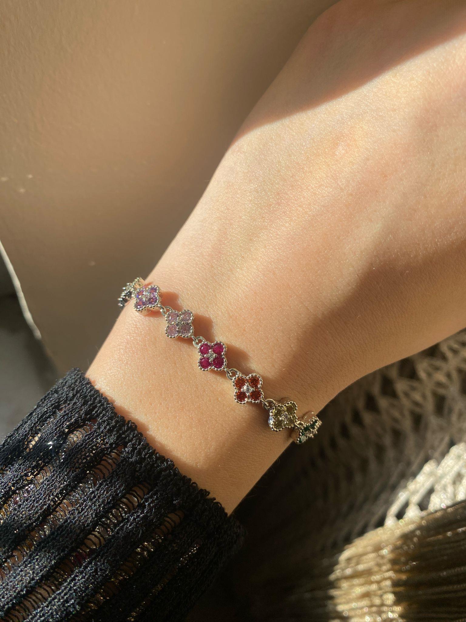 Tasarım Gümüş Renkli Taşlı Yonca Bileklik