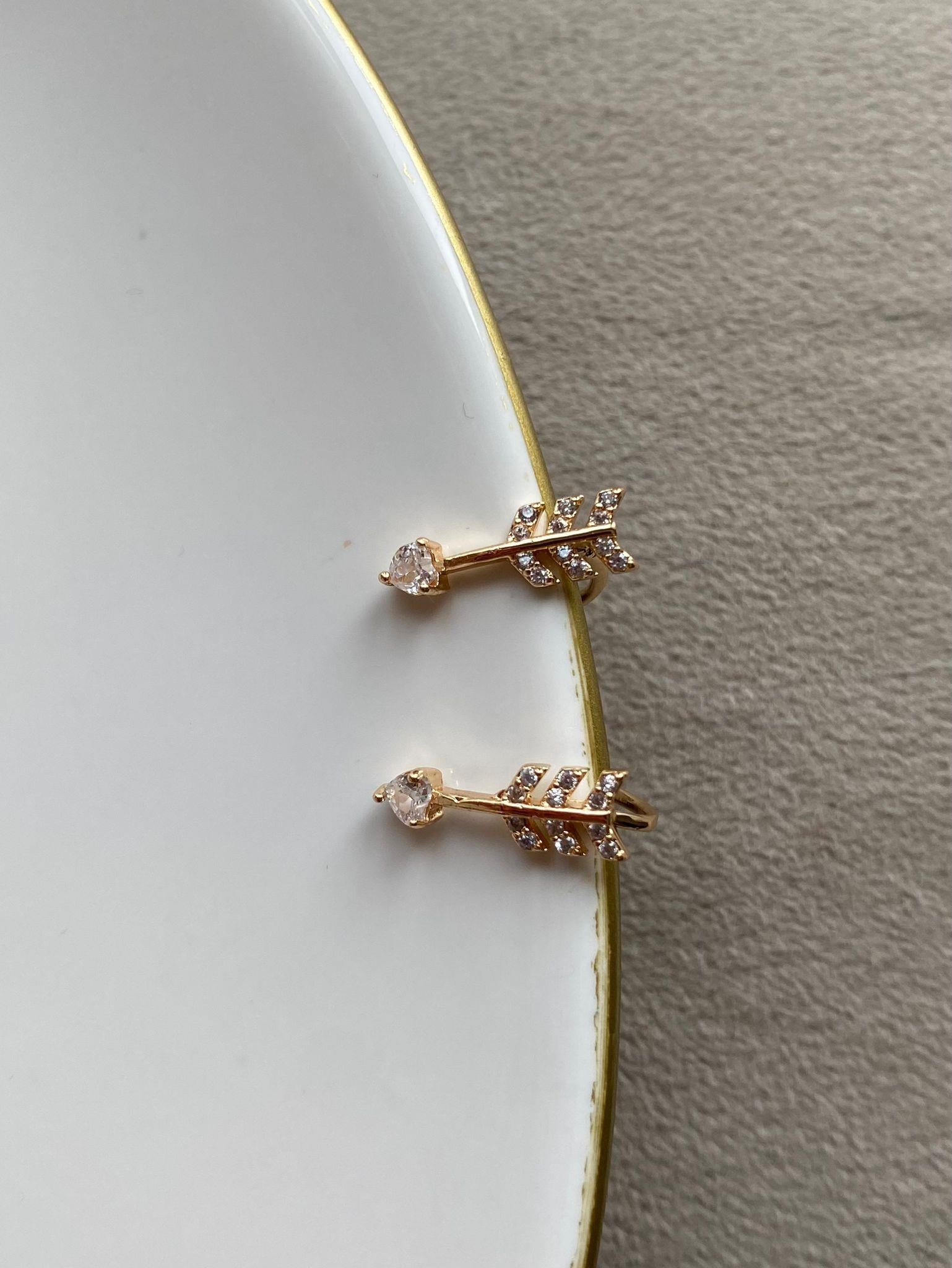 Taşlı Eros Ok Gold Kıkırdak Küpe