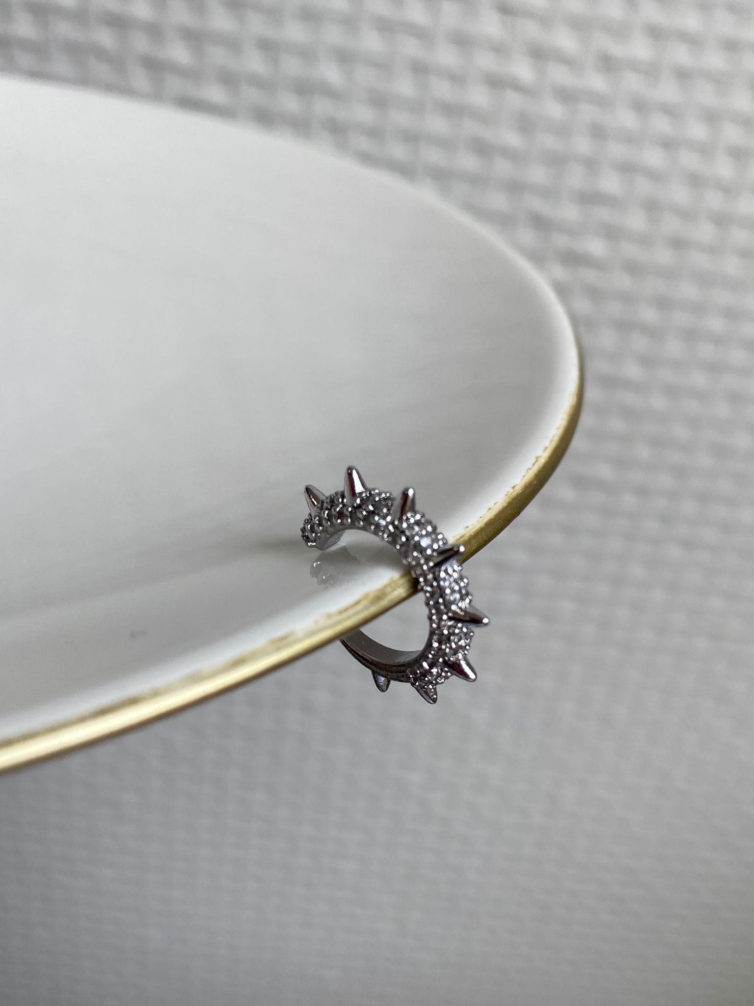 Zirkon Taşlı Dikenli Silver Kıkırdak Küpe