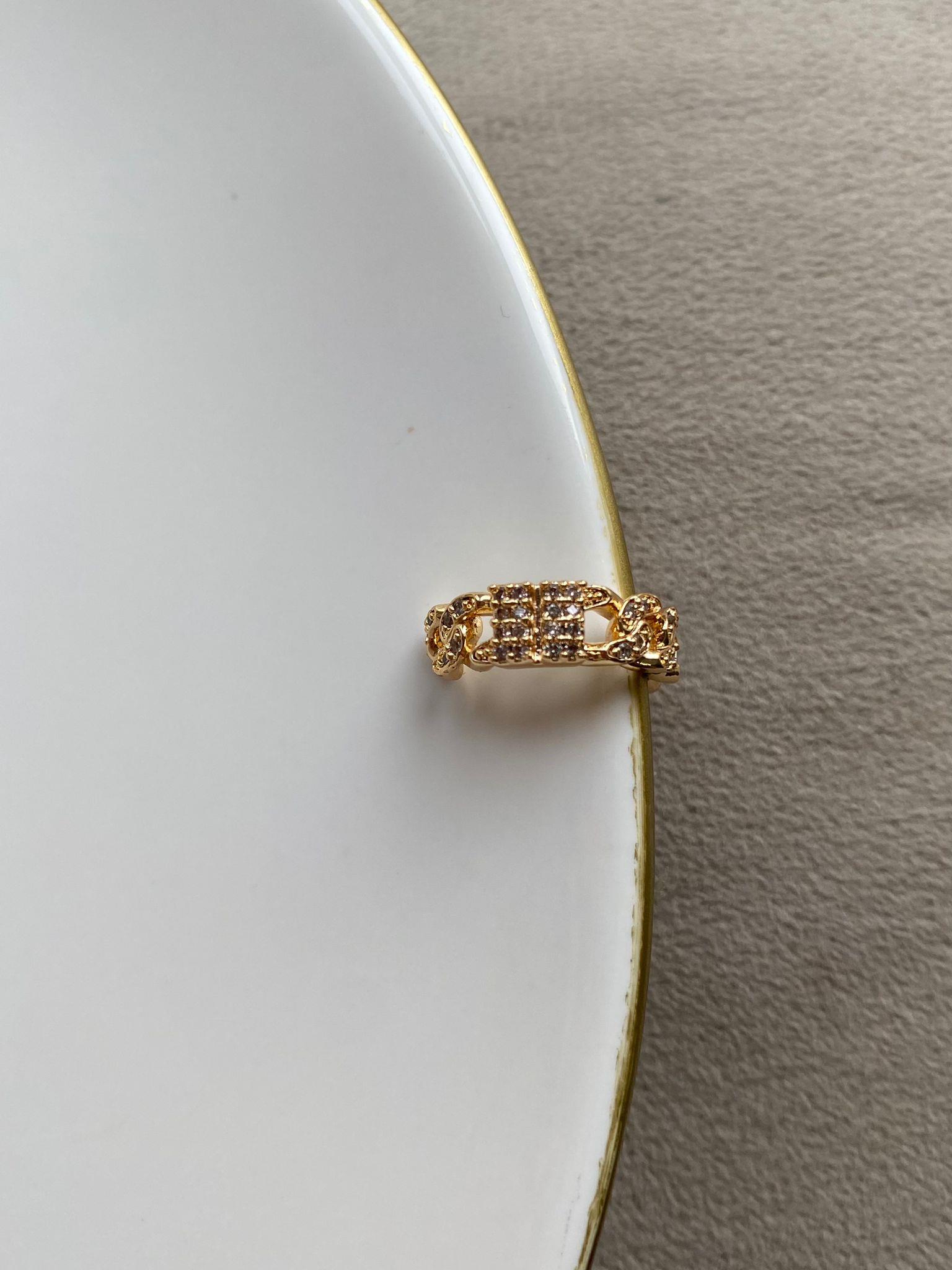 Zirkon Taşlı Gurmet Kilit Detay Gold Kıkırdak Küpe