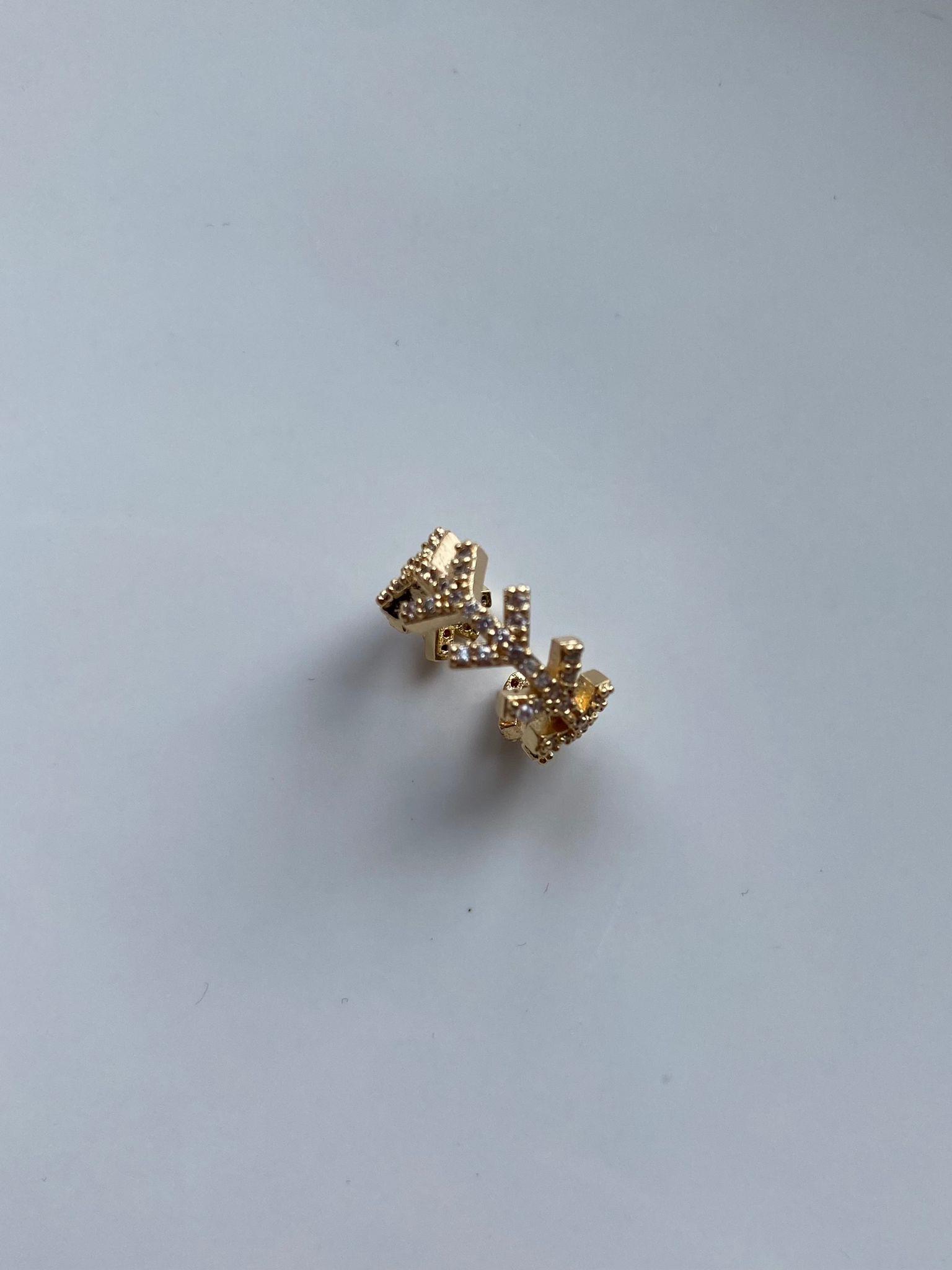 Zirkon Taşlı Oklu Gold Kıkırdak Küpe