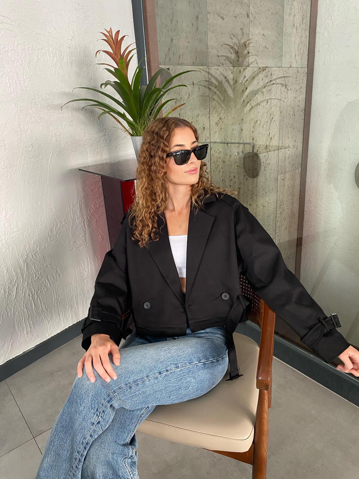 ZR Oversize Düğme Detaylı Belden Kuşaklı Siyah Kısa Trençkot