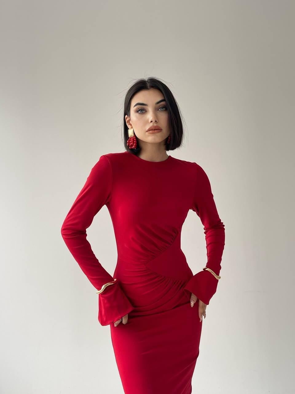 KIRMIZI ÇAN KOLLU MİDİ ELBİSE