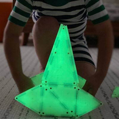 MAGNA-TILES Glow Karanlıkta Parlayan Manyetik Bloklar (16 Parça)