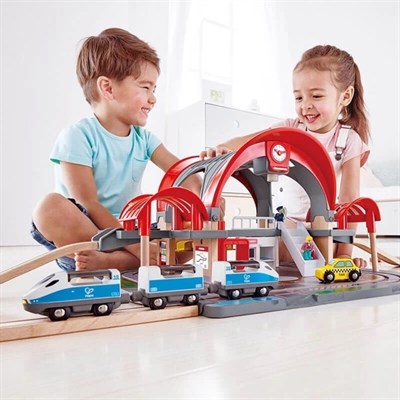 Hape Grand City Station E3725 – İnteraktif Tren İstasyonu (49 Parça)