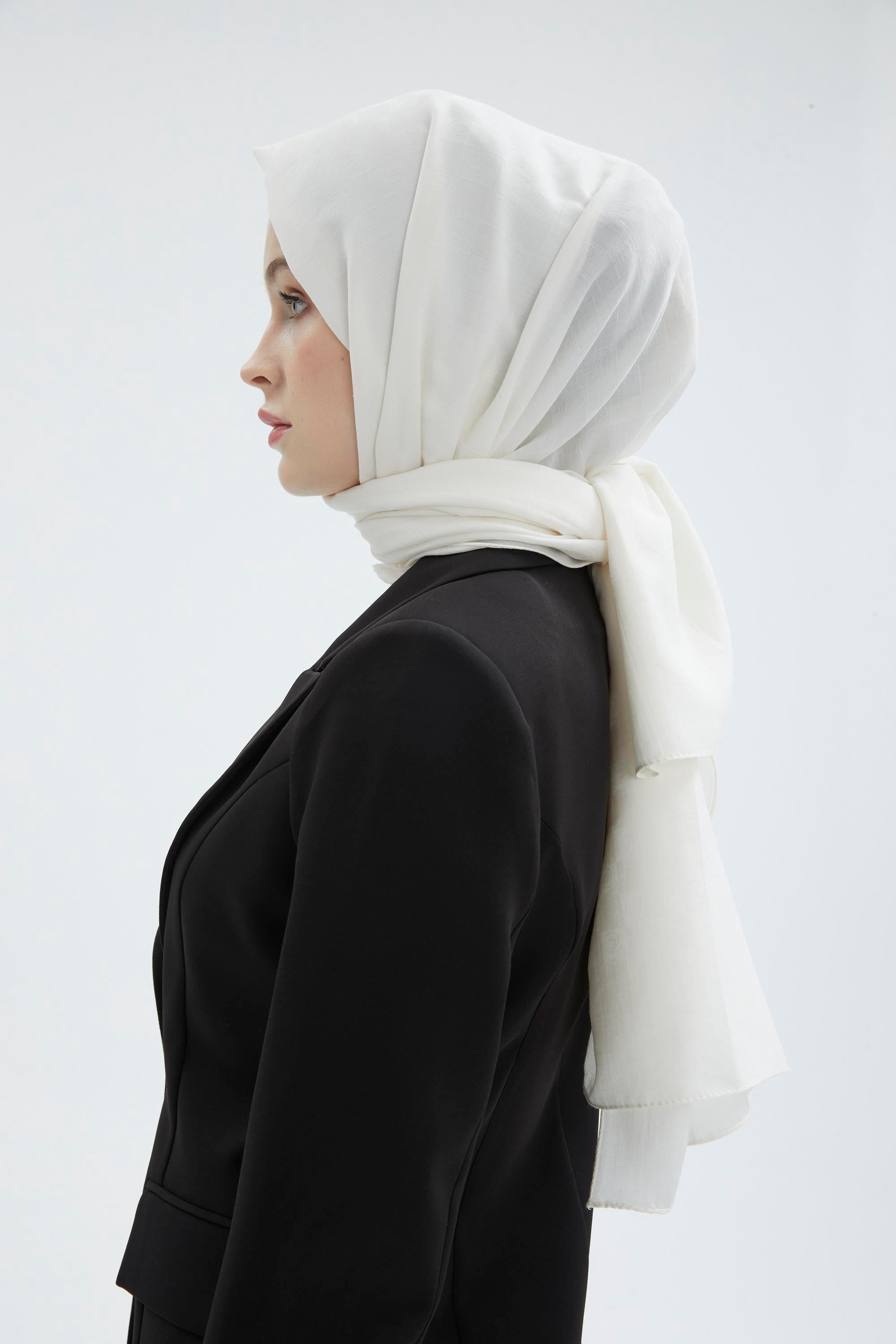 Monogram Desenli Ekru Seher Şal 0106