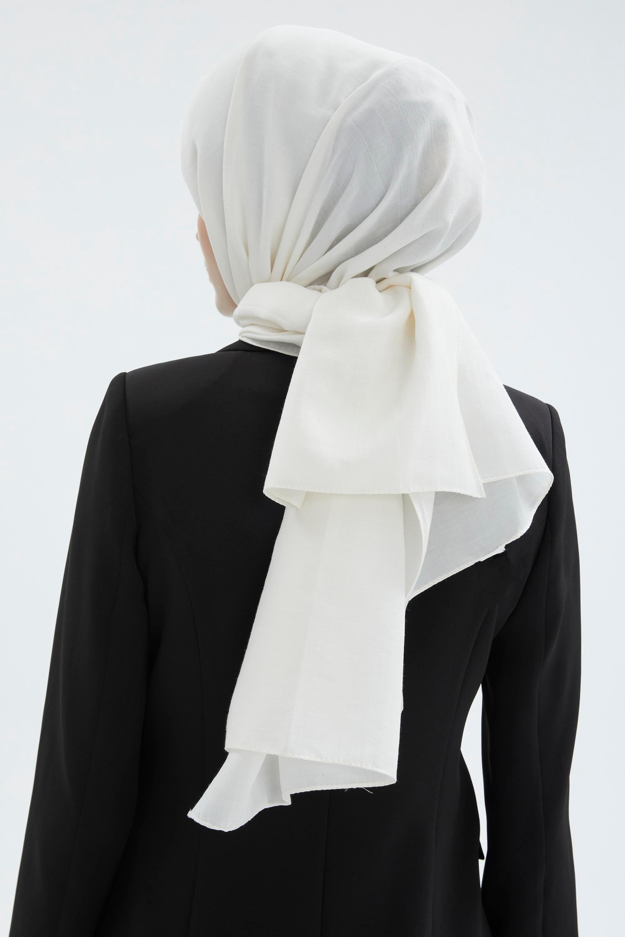 Monogram Desenli Ekru Seher Şal 0106