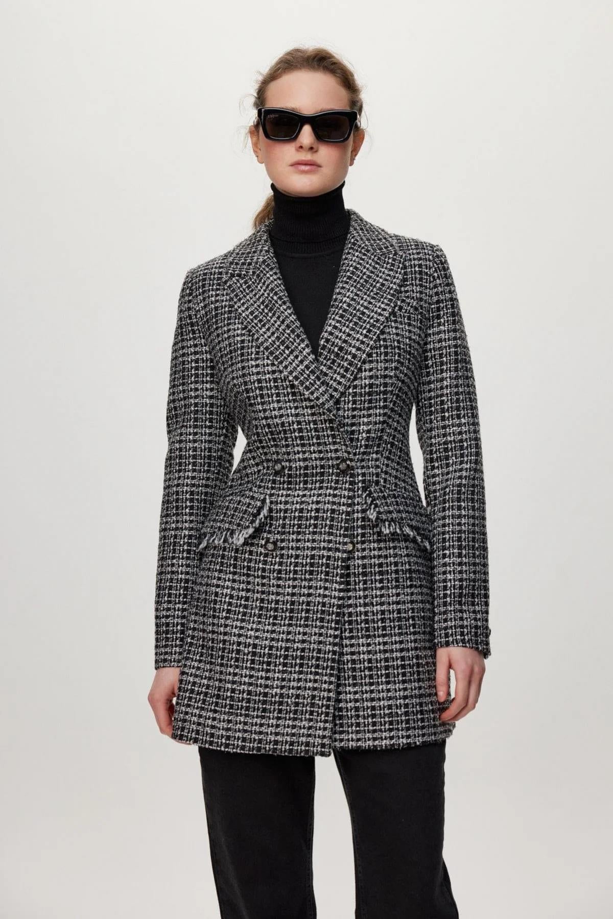 Kruvaze Yaka Düğmeli İnci Siyah Ceket C-0109