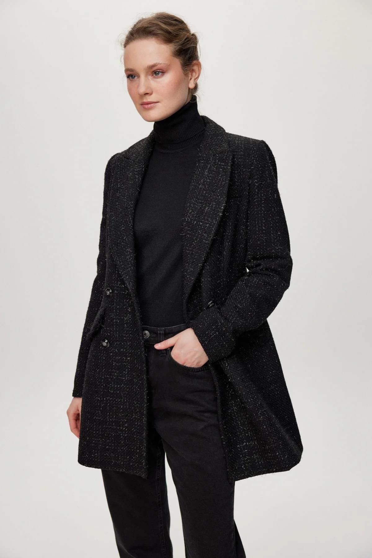 Kruvaze Yaka Düğmeli Siyah Ceket C-0109