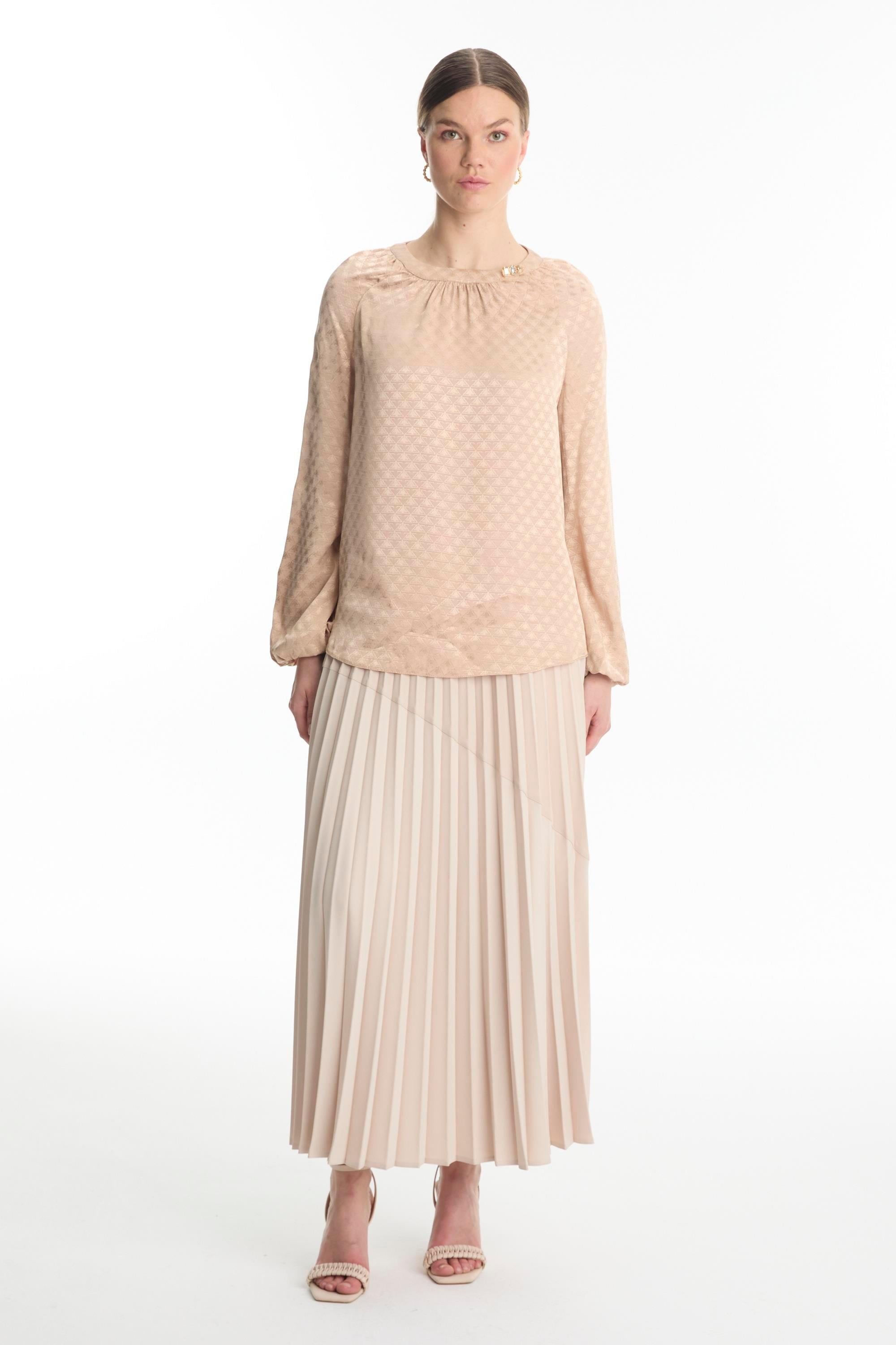 Jakarlı Aksesuar Detaylı Bej Bluz B-0118