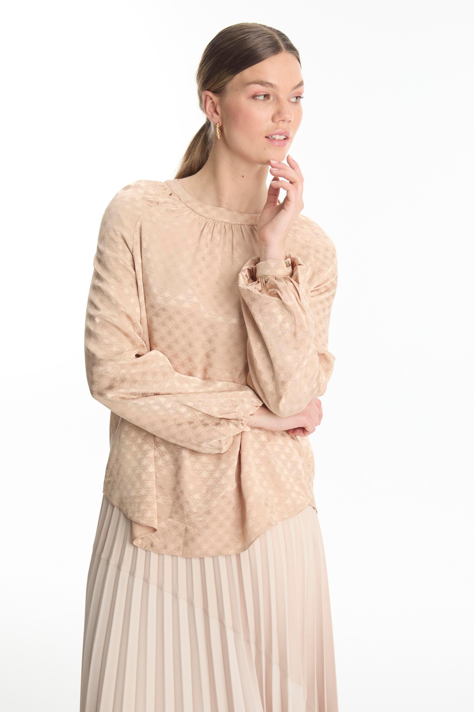 Jakarlı Aksesuar Detaylı Bej Bluz B-0118