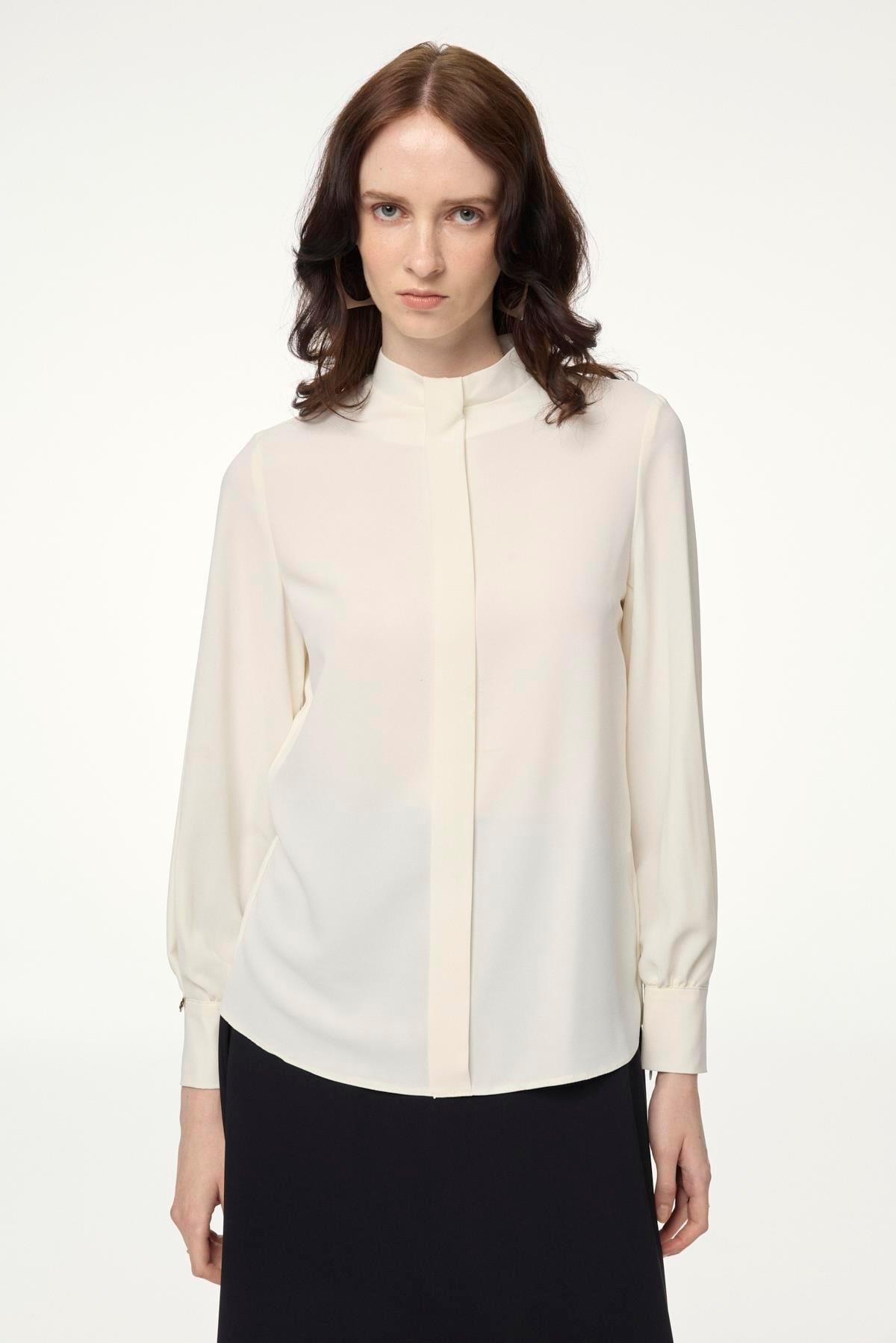 Dik Yaka Şerit Detaylı Ekru Bluz B-0139