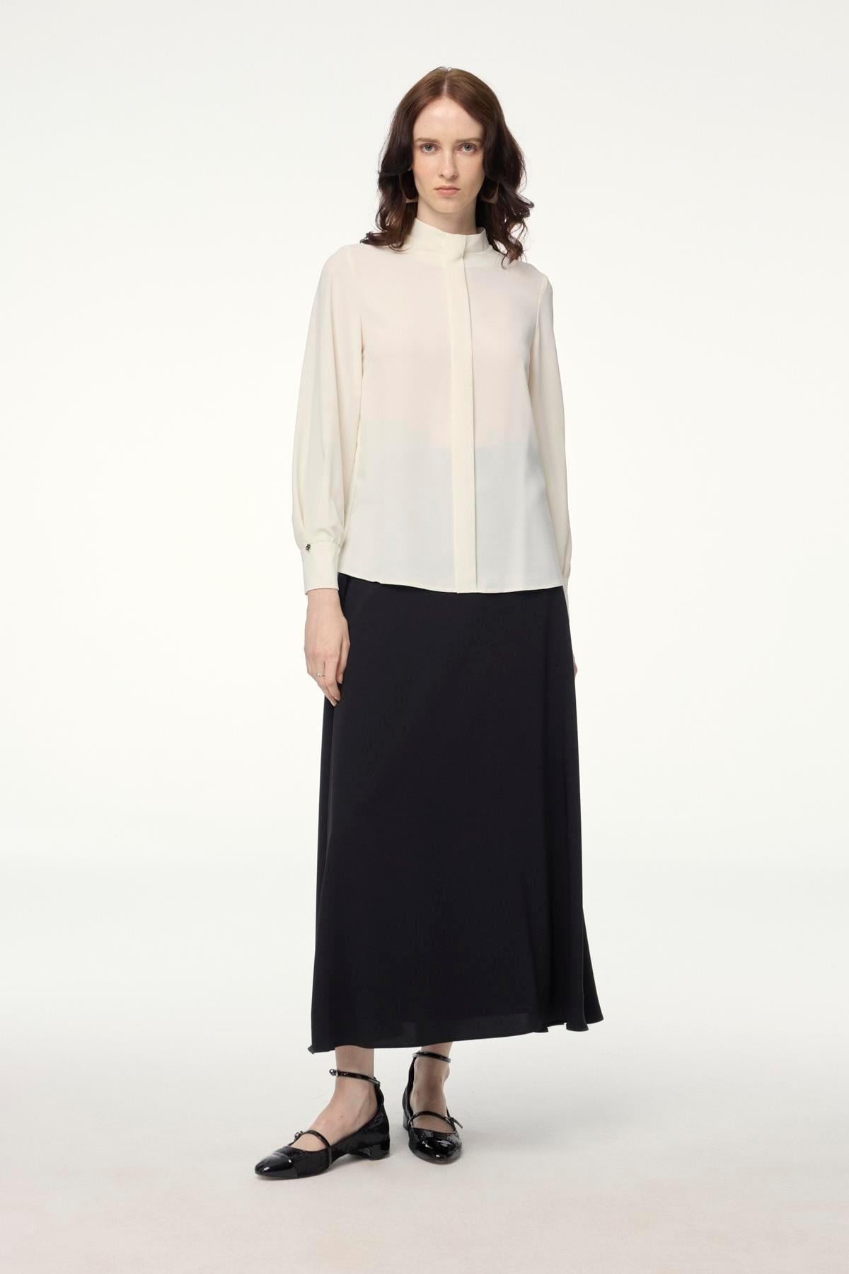 Dik Yaka Şerit Detaylı Ekru Bluz B-0139