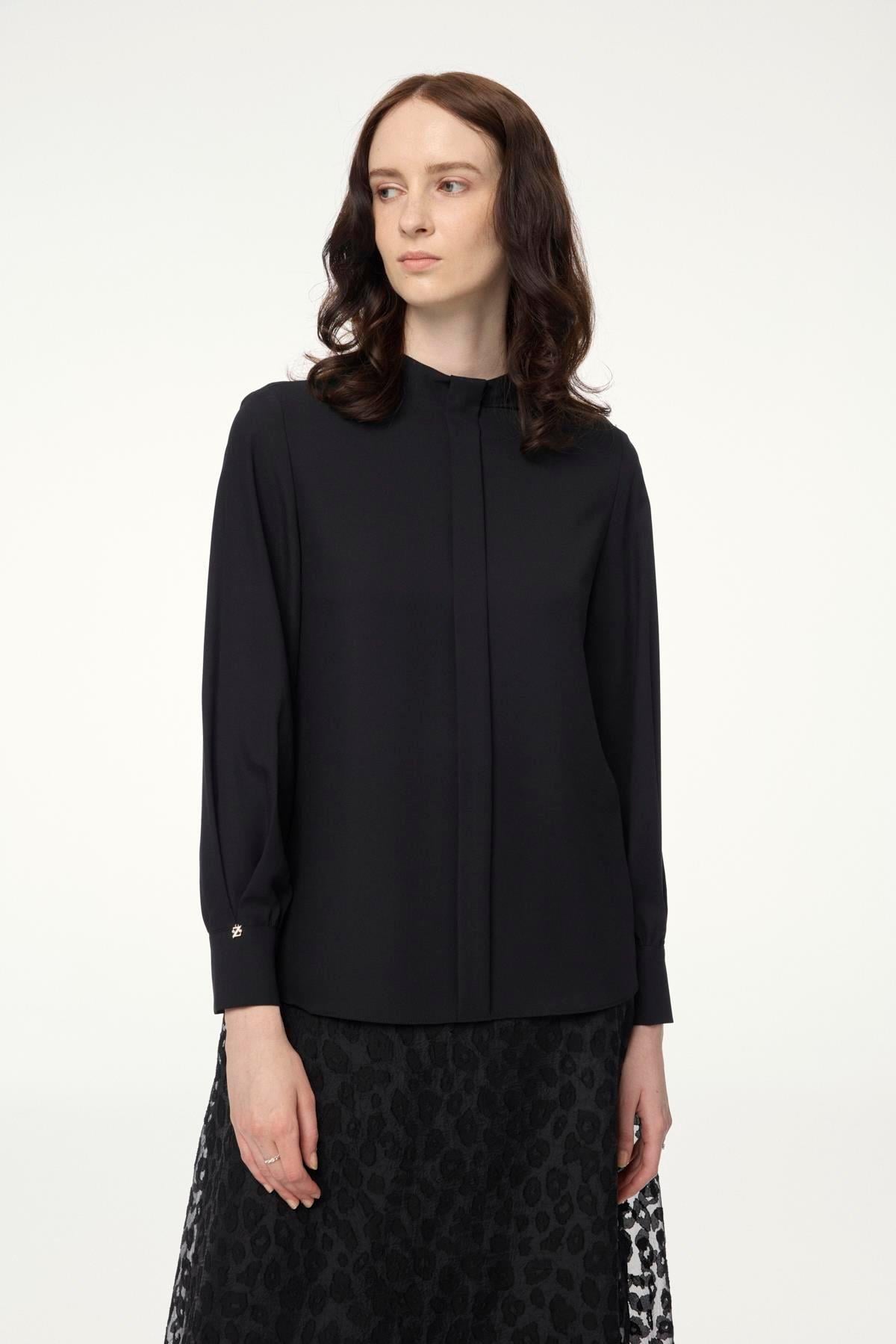 Dik Yaka Şerit Detaylı Siyah Bluz B-0139