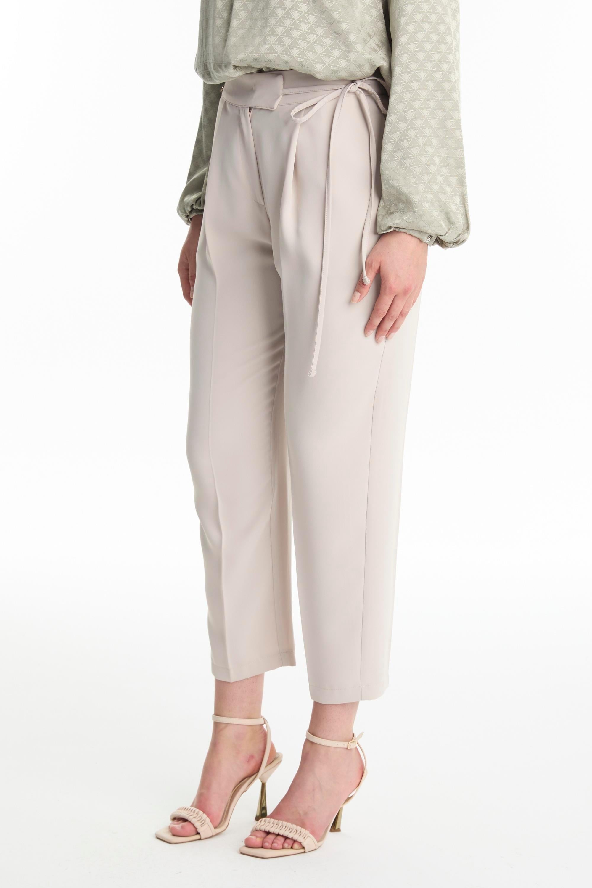 Pileli Kuşak Detaylı Bej Pantolon P-0229