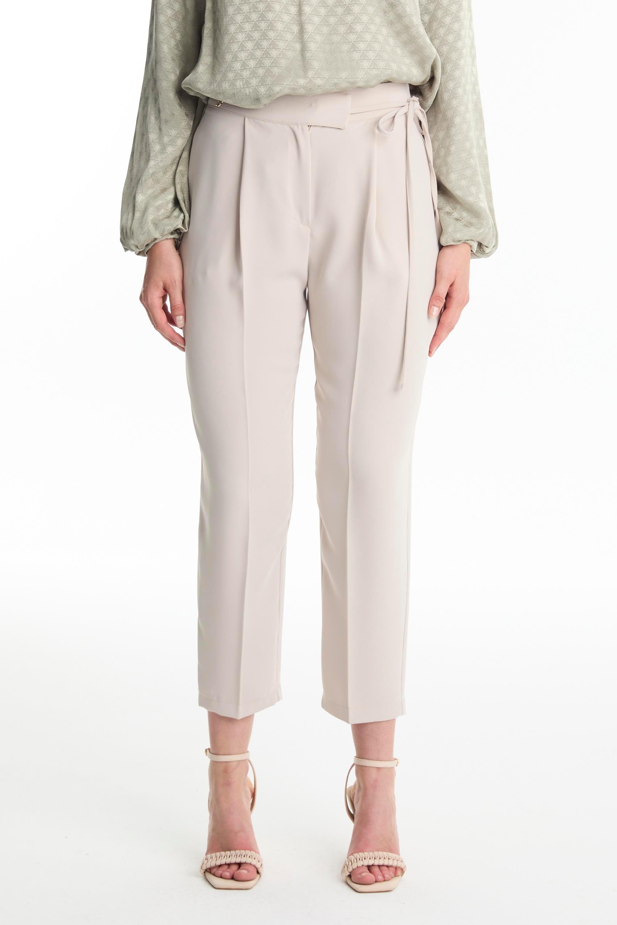 Pileli Kuşak Detaylı Bej Pantolon P-0229