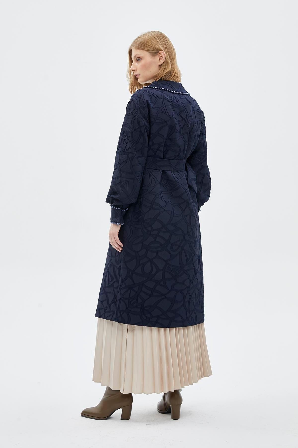 Kabartma Desenli Kemer Ve Kol Detaylı Lacivert Kap 13605