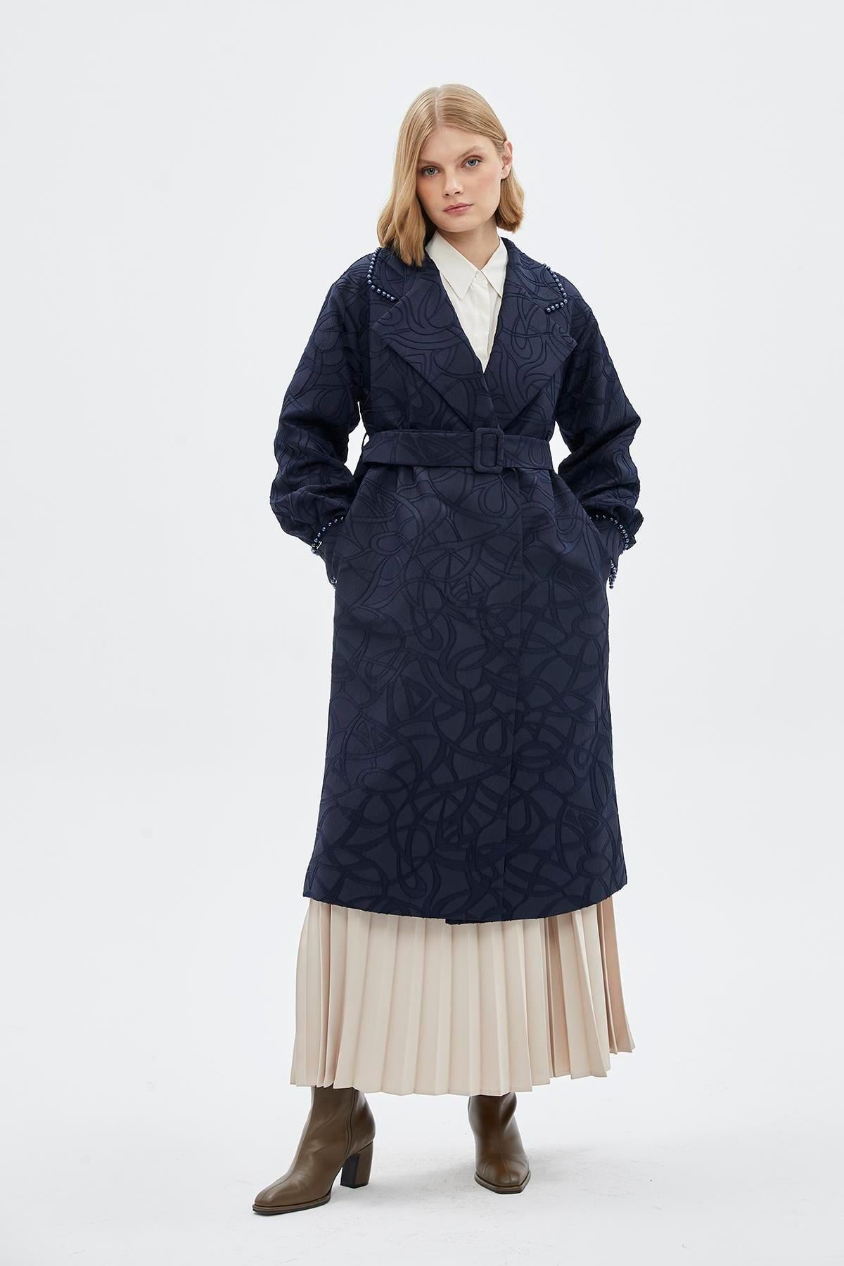 Kabartma Desenli Kemer Ve Kol Detaylı Lacivert Kap 13605