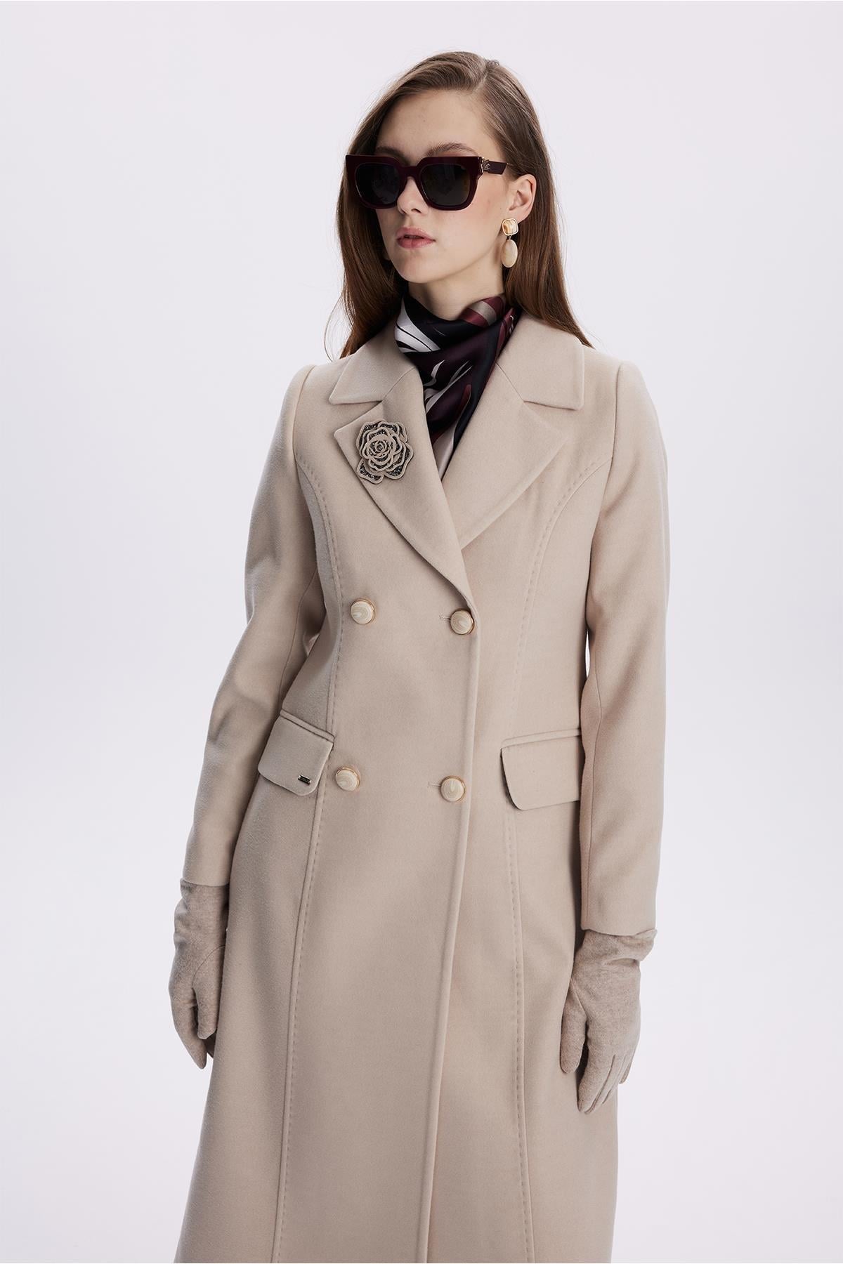 Kruvaze Yaka Aksesuar Detaylı Latte Kaşe Kaban 13613