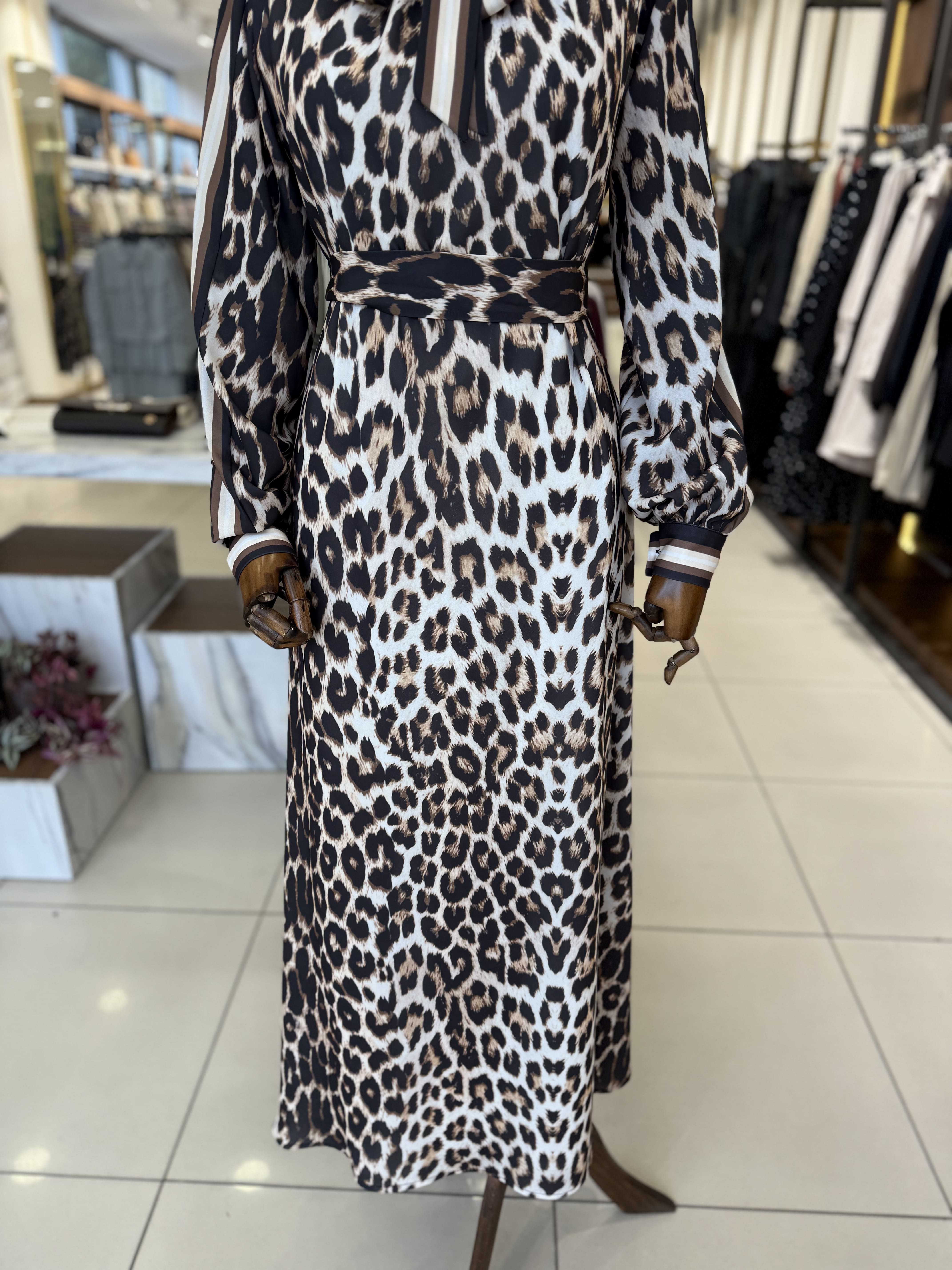 Kuşak Detaylı Leopar Desenli Elbise 1655