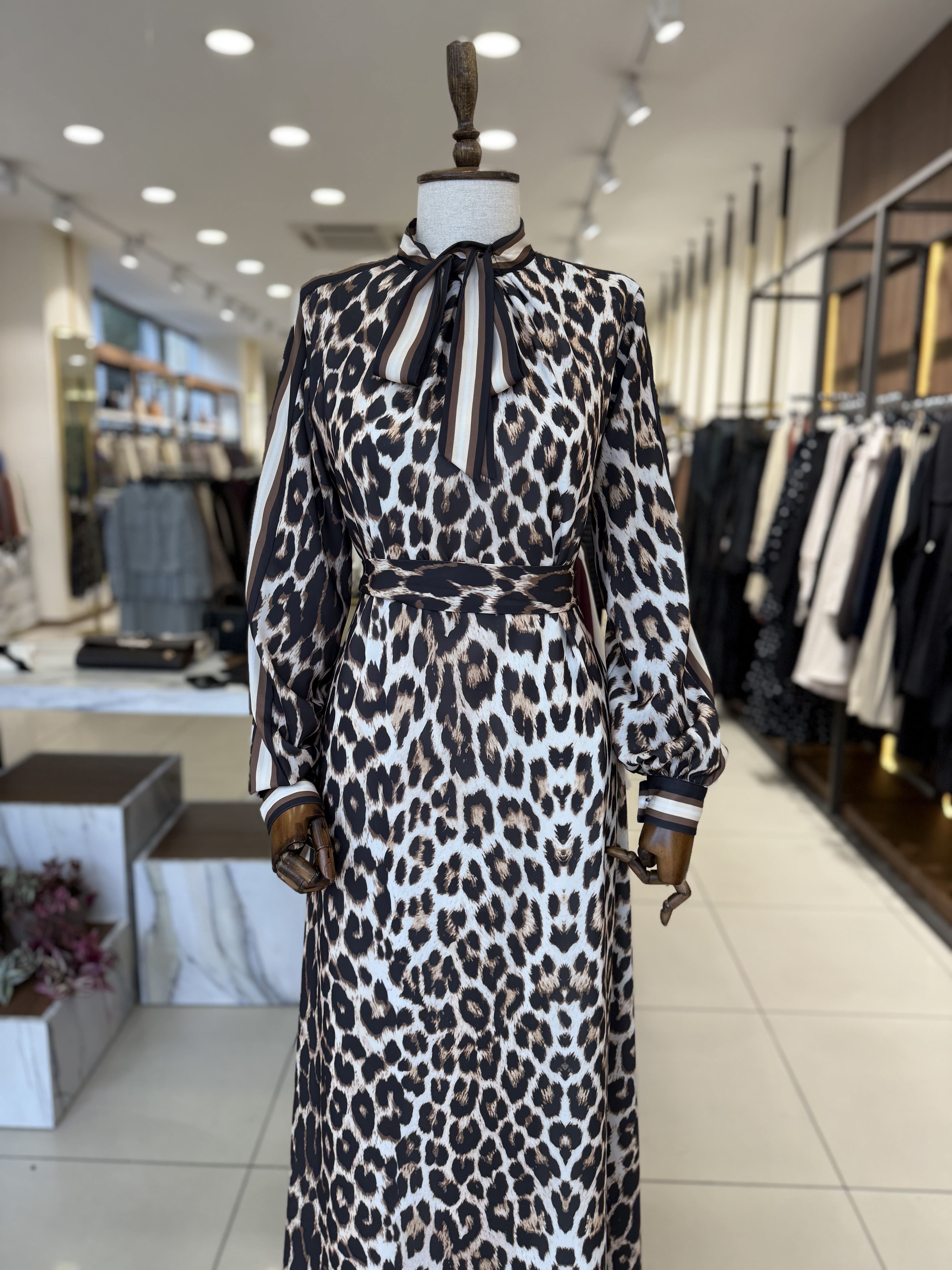 Kuşak Detaylı Leopar Desenli Elbise 1655