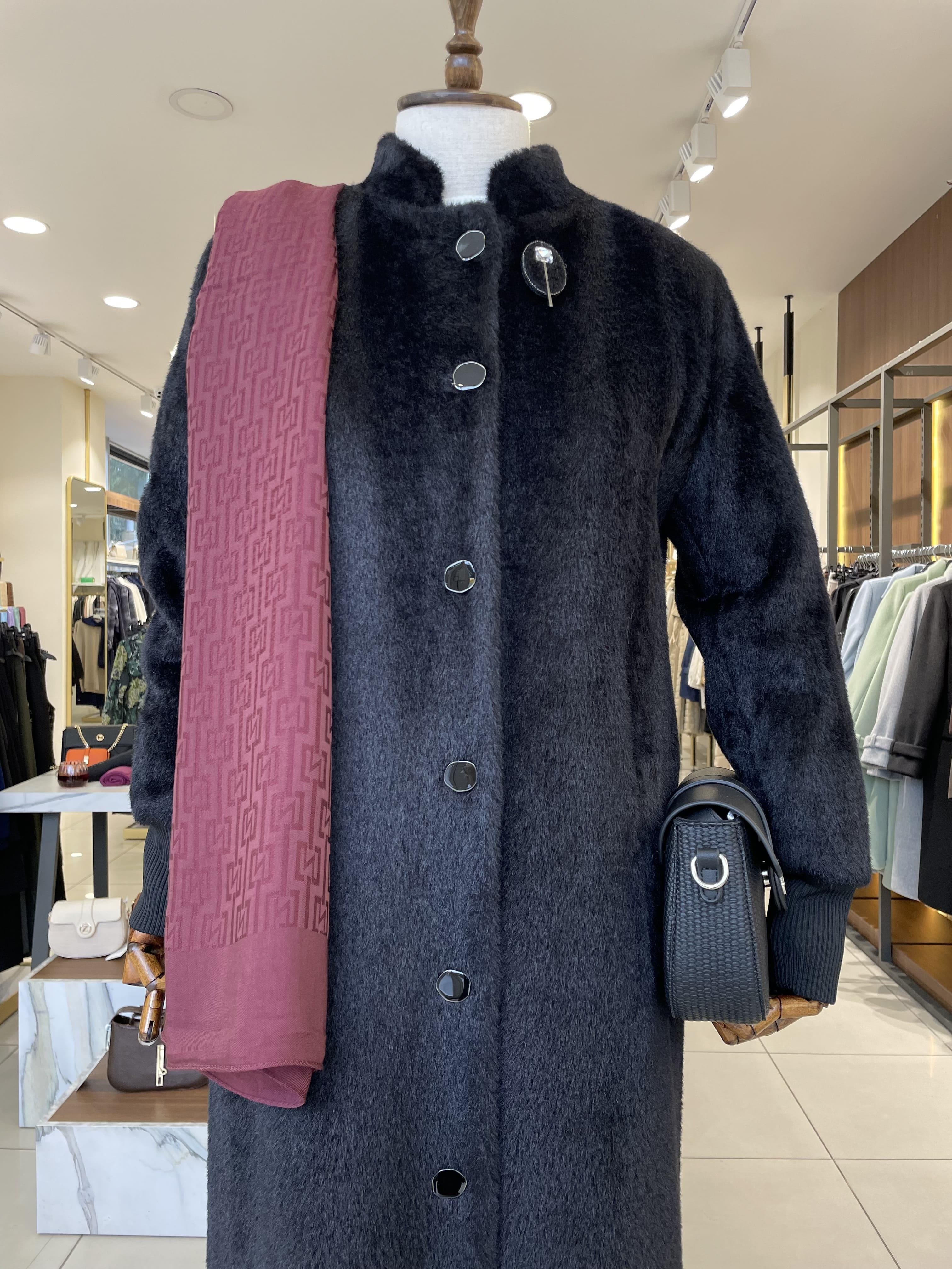 Düğme Detaylı Angora Siyah Kaban 5010