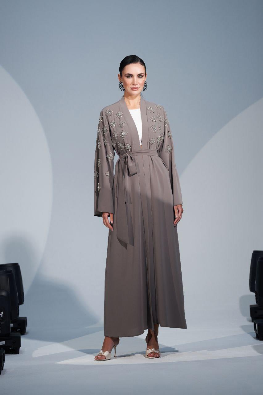 Kolları ve Önlerinde El İşi Taş Detaylı Abaya Vizon 6211